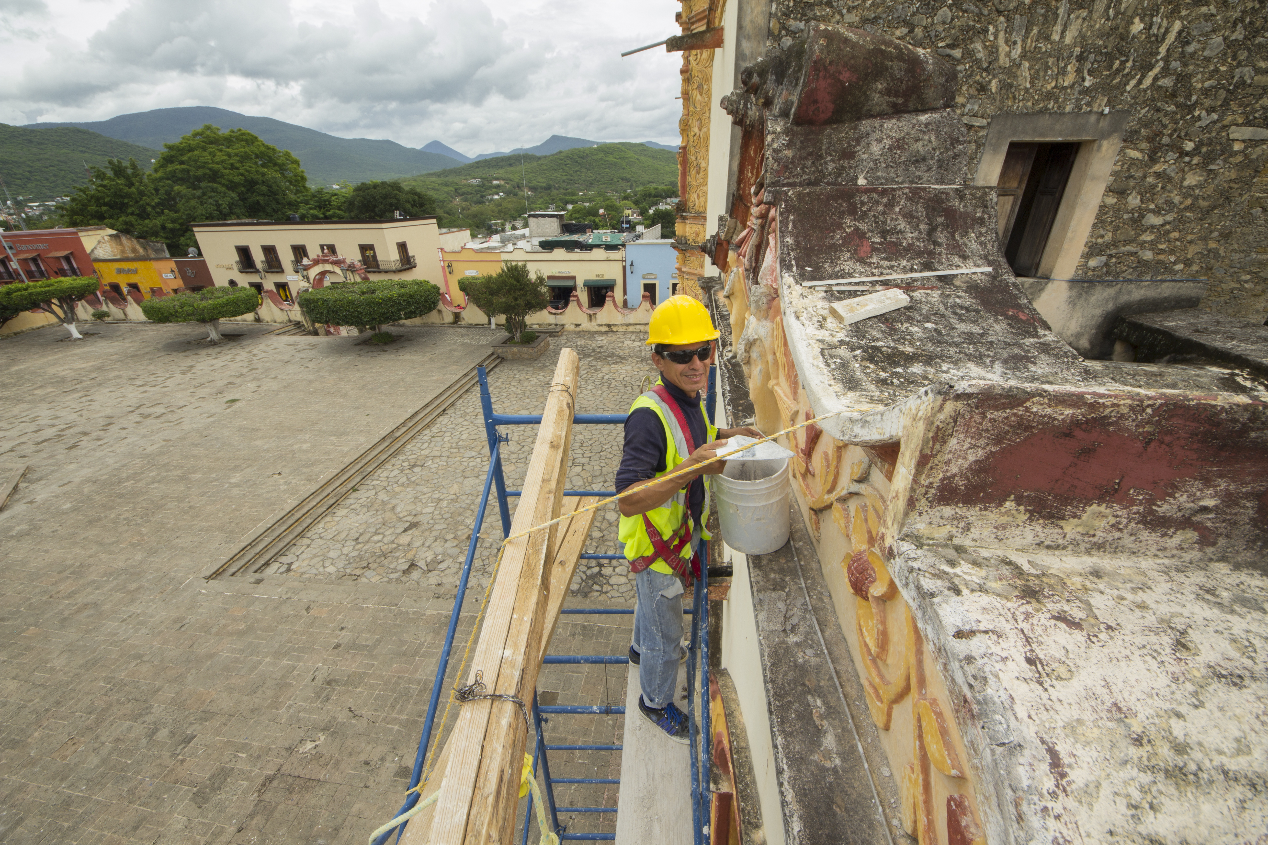  Tras 20 años de olvido, SDUOP inicia restauración de la capilla Fray Junípero Serra