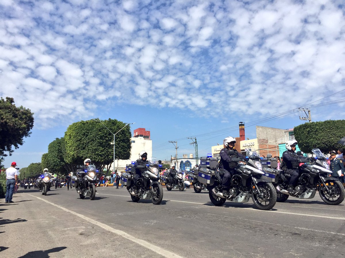  Engalana Desfile Cívico Militar las calles de la capital queretana