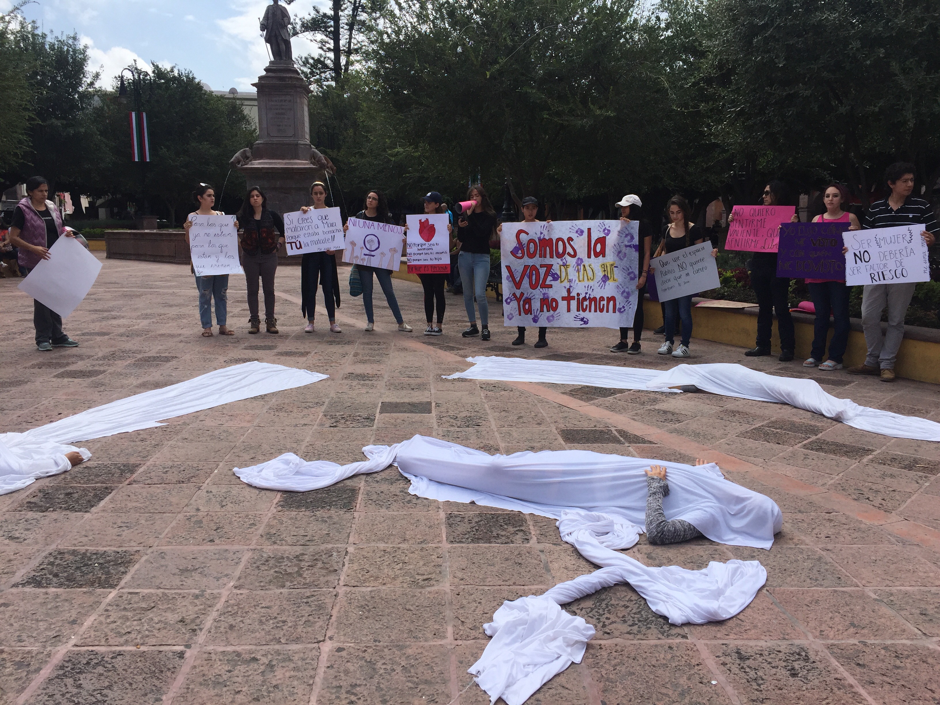  Mujeres protestan contra la violencia de género en centro de Querétaro