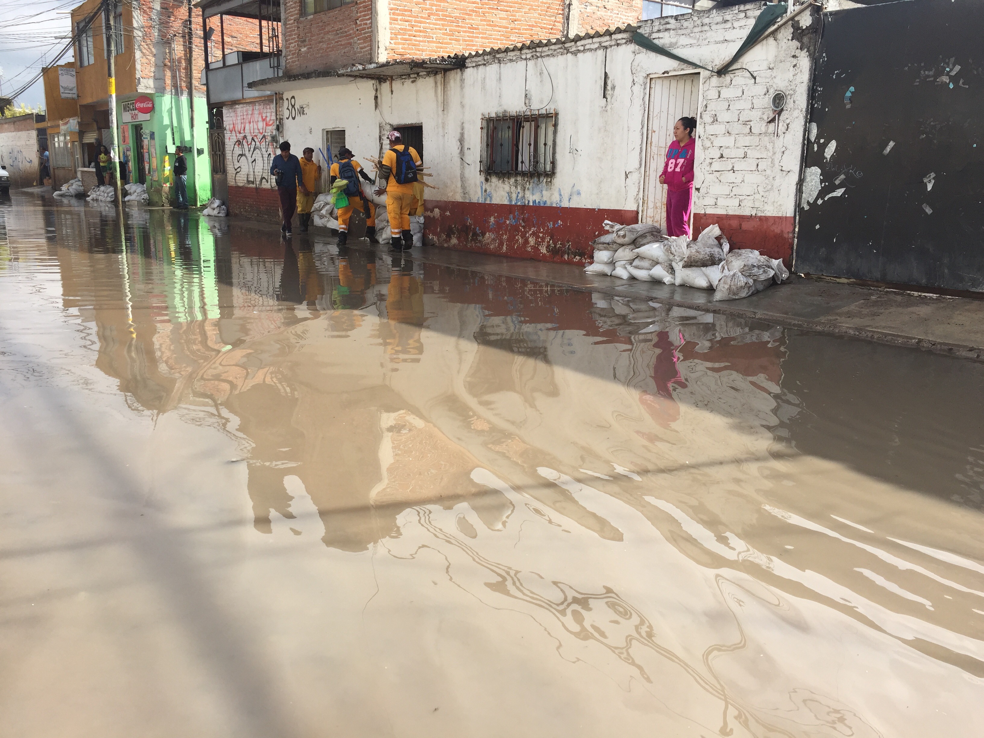  Insisten vecinos de Carrillo en solución para problemas de drenaje