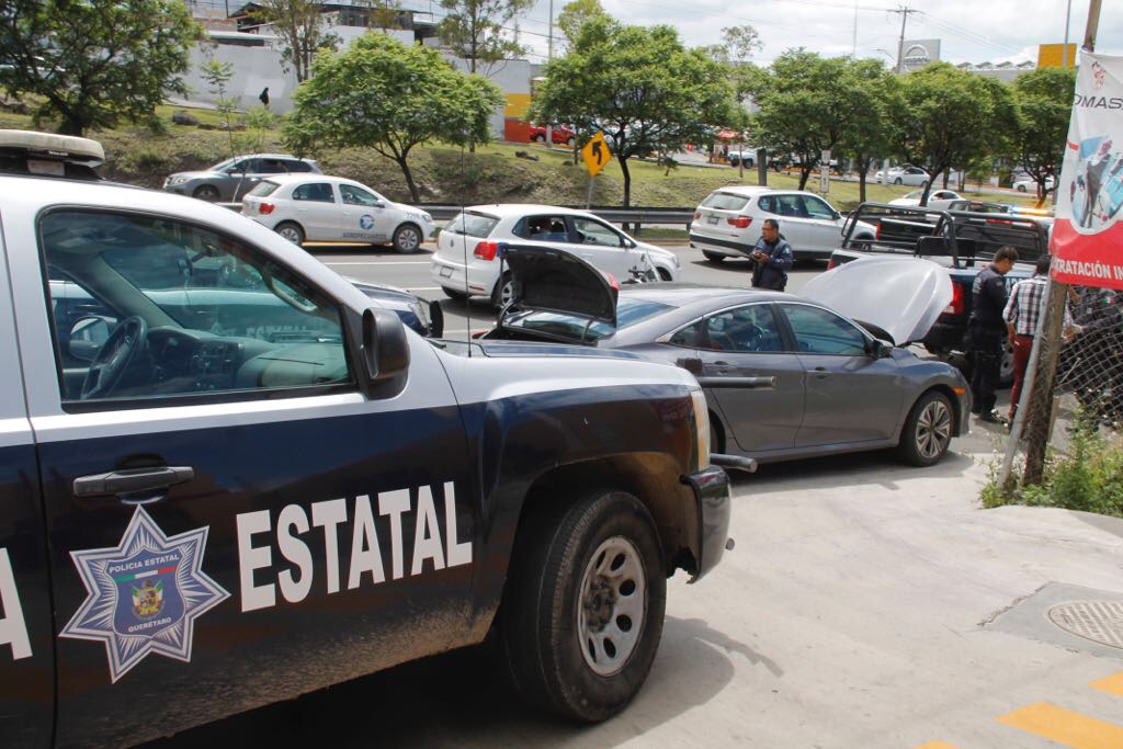  Policía Estatal recupera vehículo con reporte robo en la colonia San Pablo
