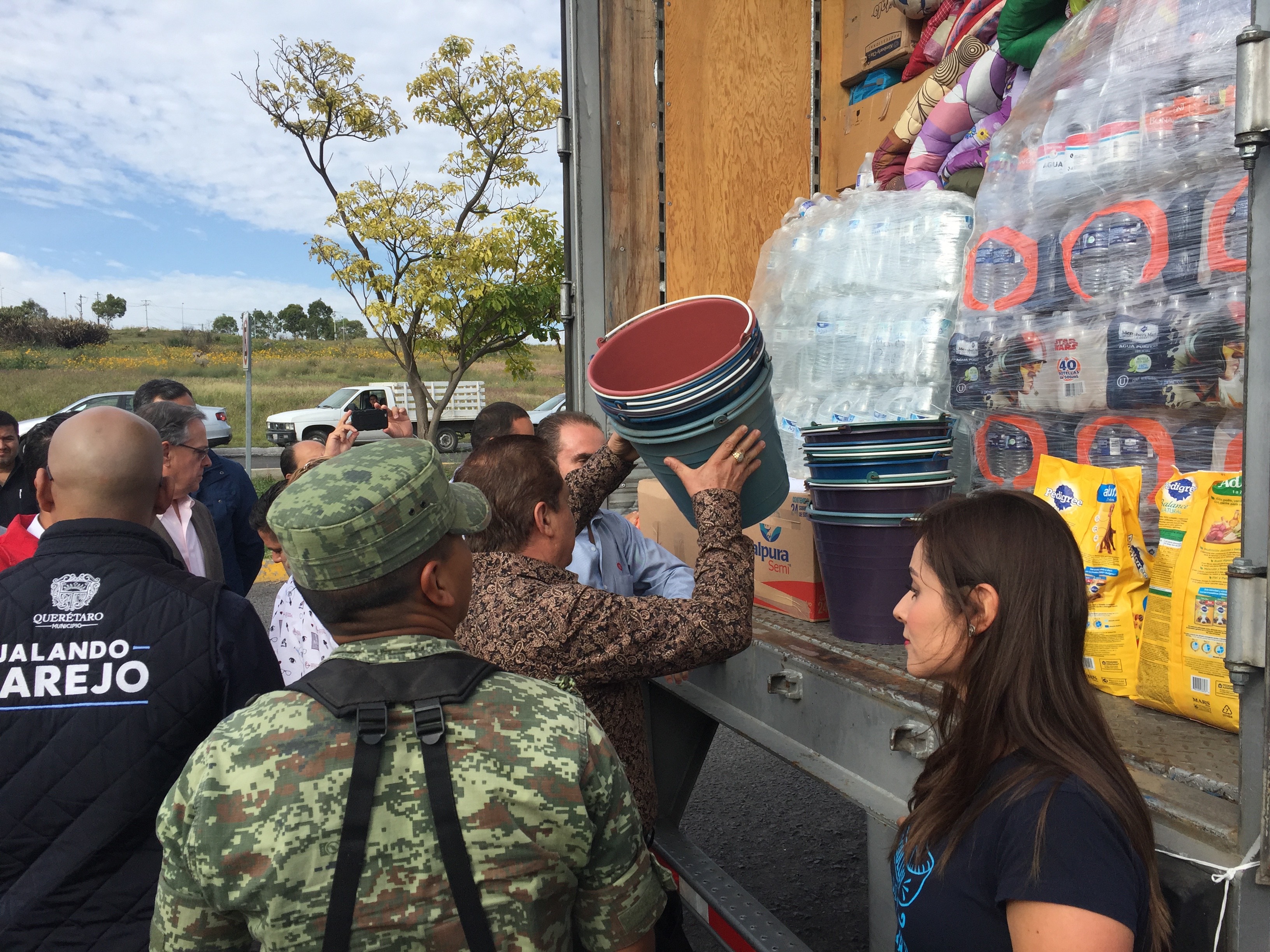  Municipio de Querétaro enviará dos camiones con víveres a Chiapas y Morelos
