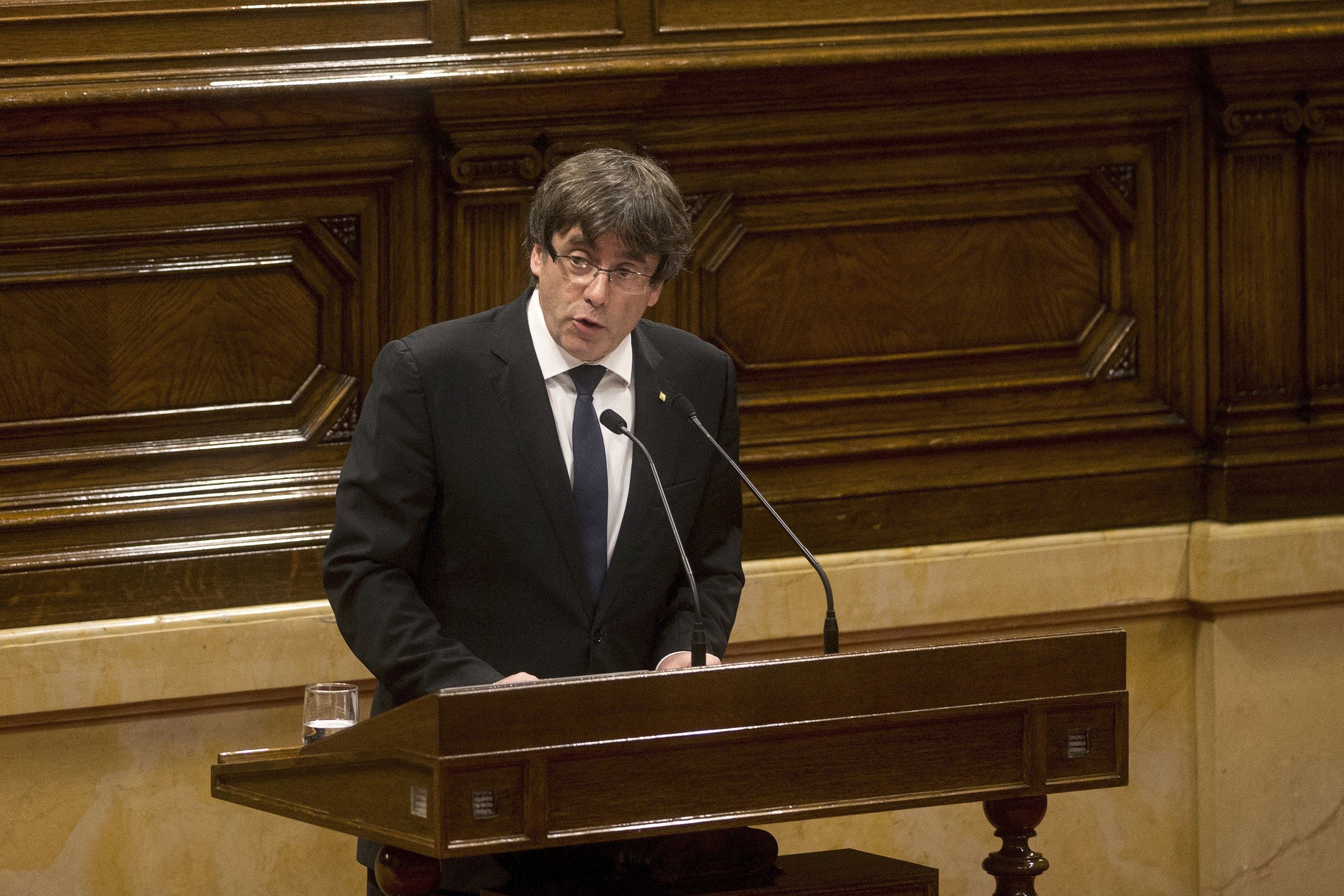  Puigdemont declara la independencia de Cataluña y la suspende para dialogar
