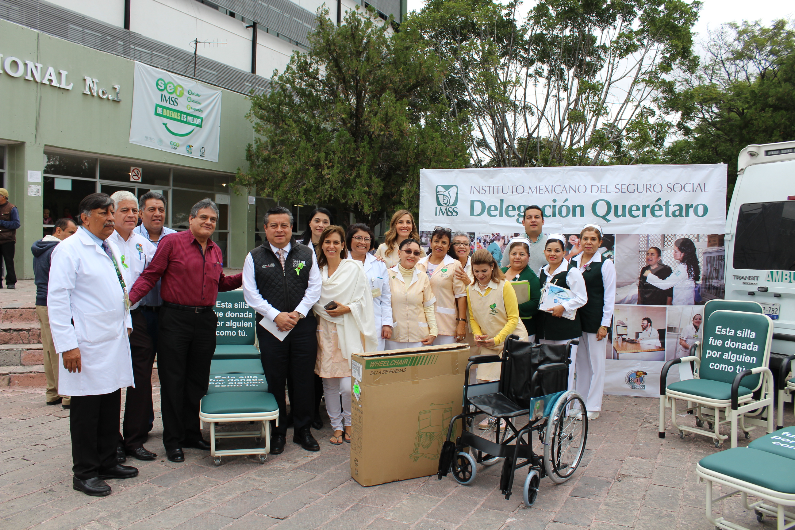  Entrega IMSS Querétaro 93 sillas-camas para familiares de hospitalizados