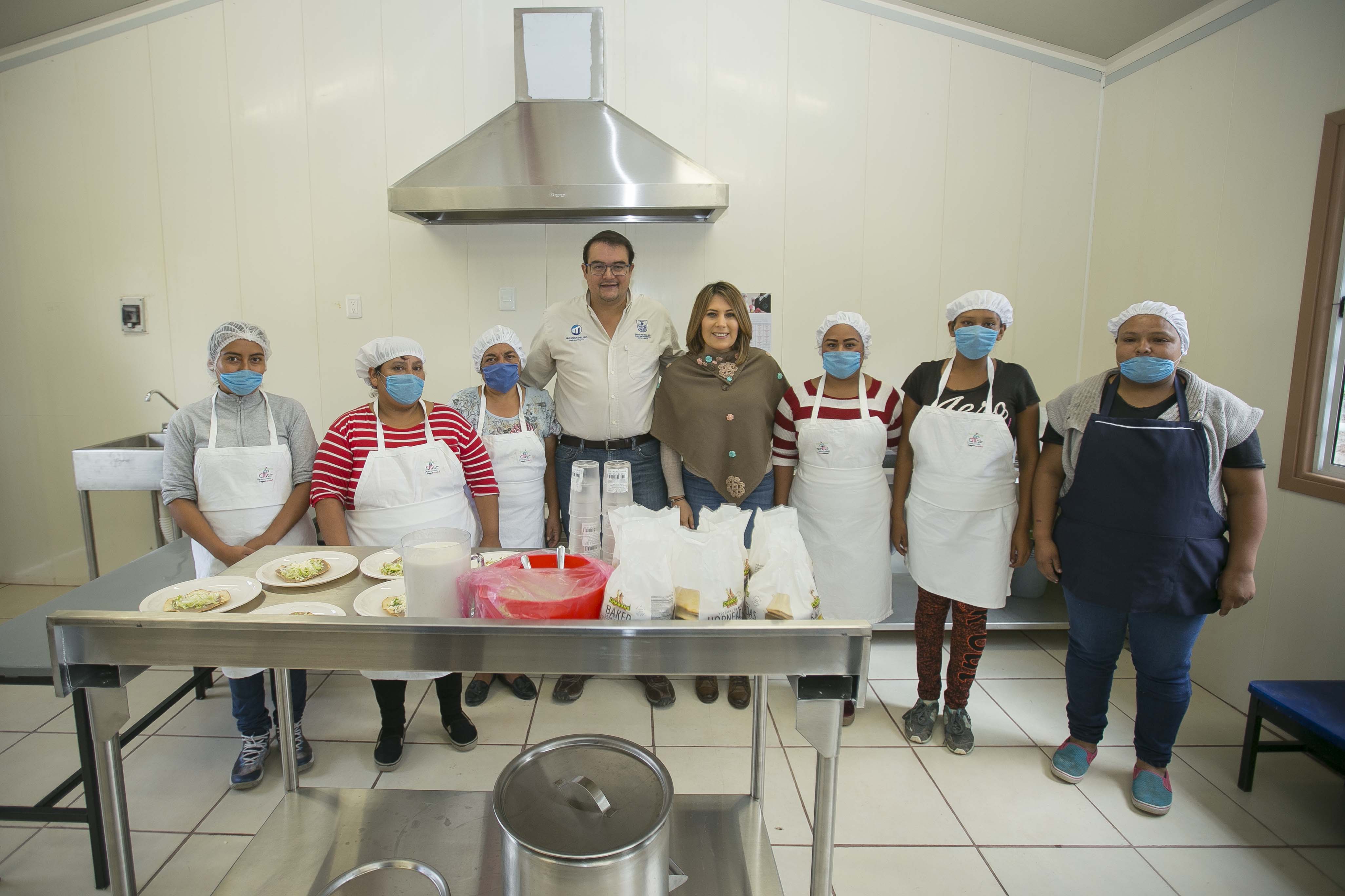  Entrega Memo Vega aula-cocina en la comunidad de El Mirador