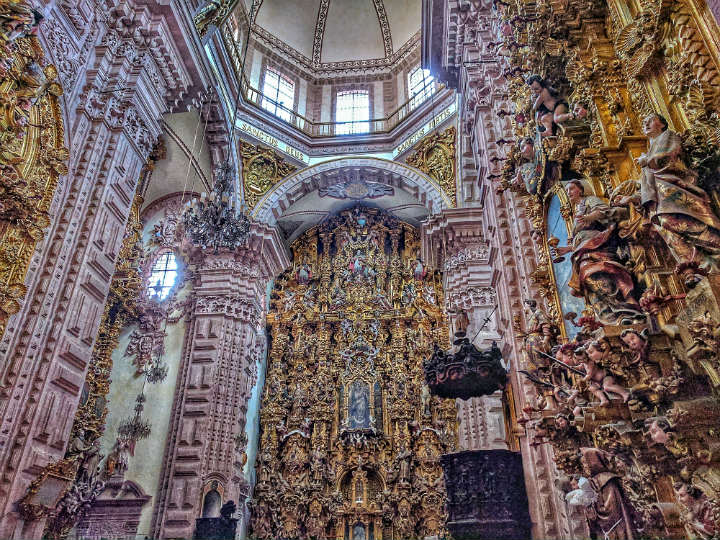  Peña Nieto visita Taxco para revisar daños de sismo al patrimonio cultural