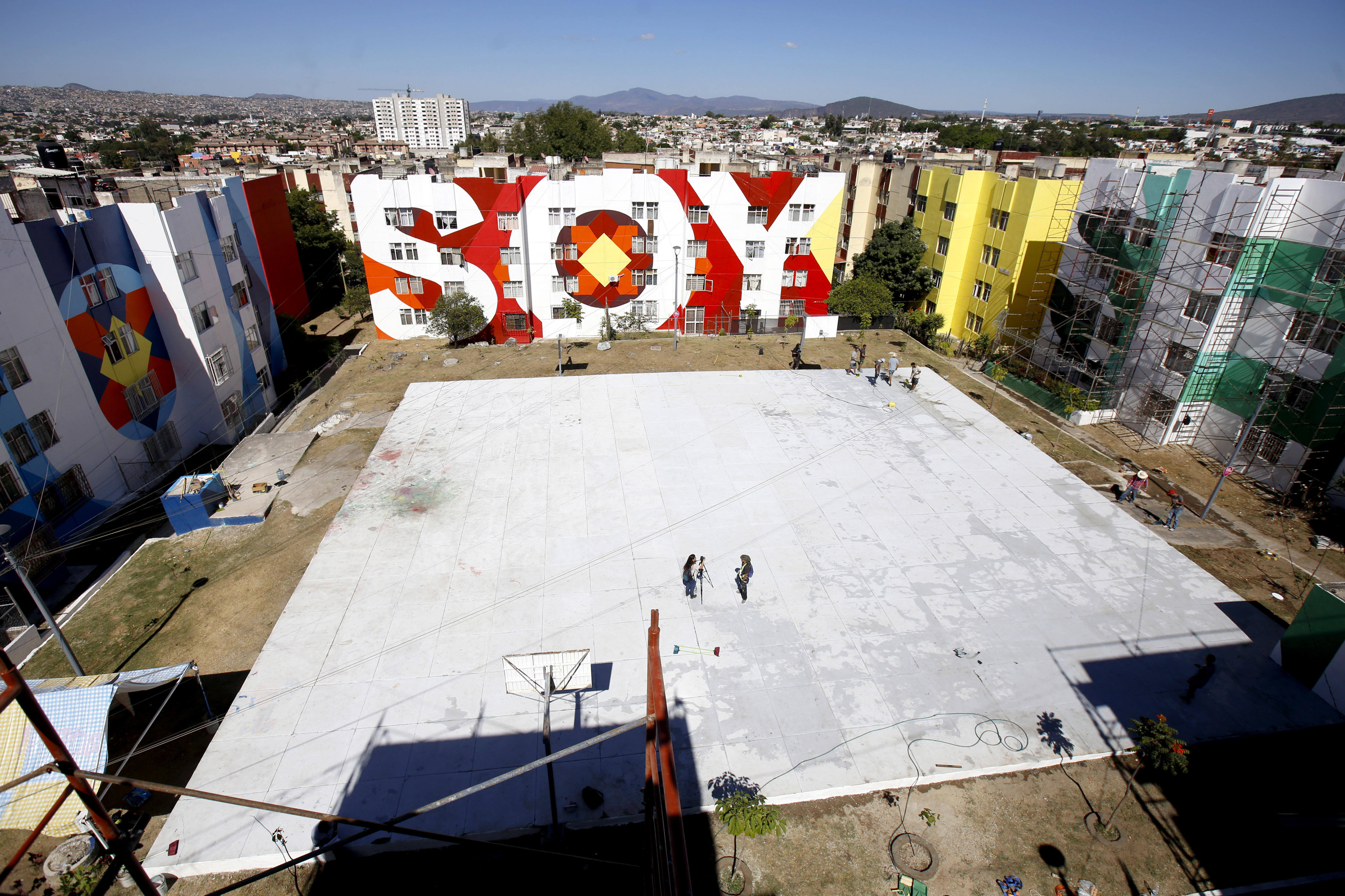  Con símbolos indígenas, un colectivo madrileño transforma un barrio tapatío