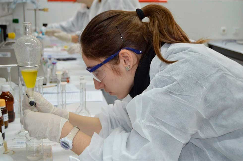  Alumnas de Bachilleres UAQ se suman a mentoría internacional en ciencias