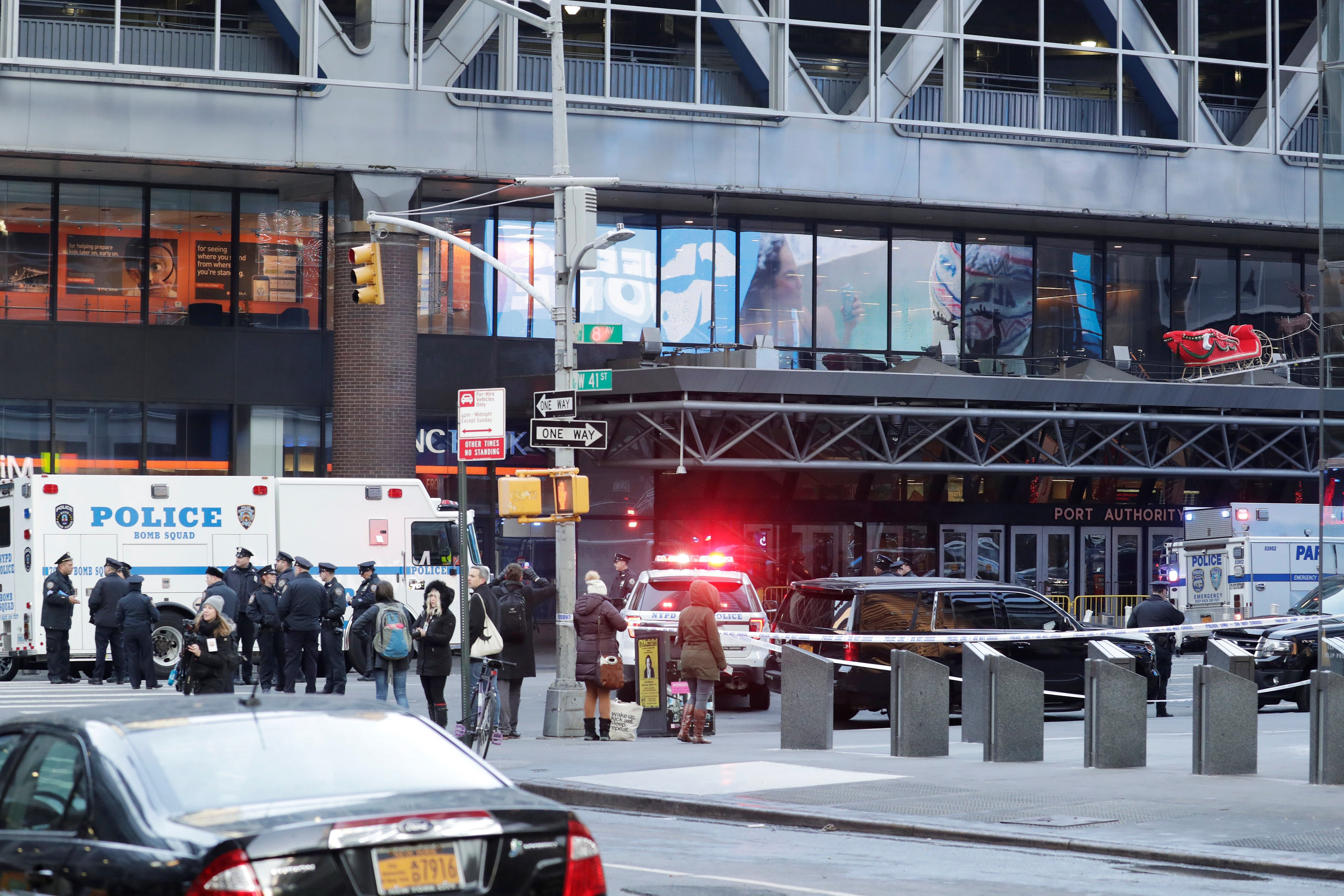  Explosión cerca de Times Square deja por lo menos 4 heridos