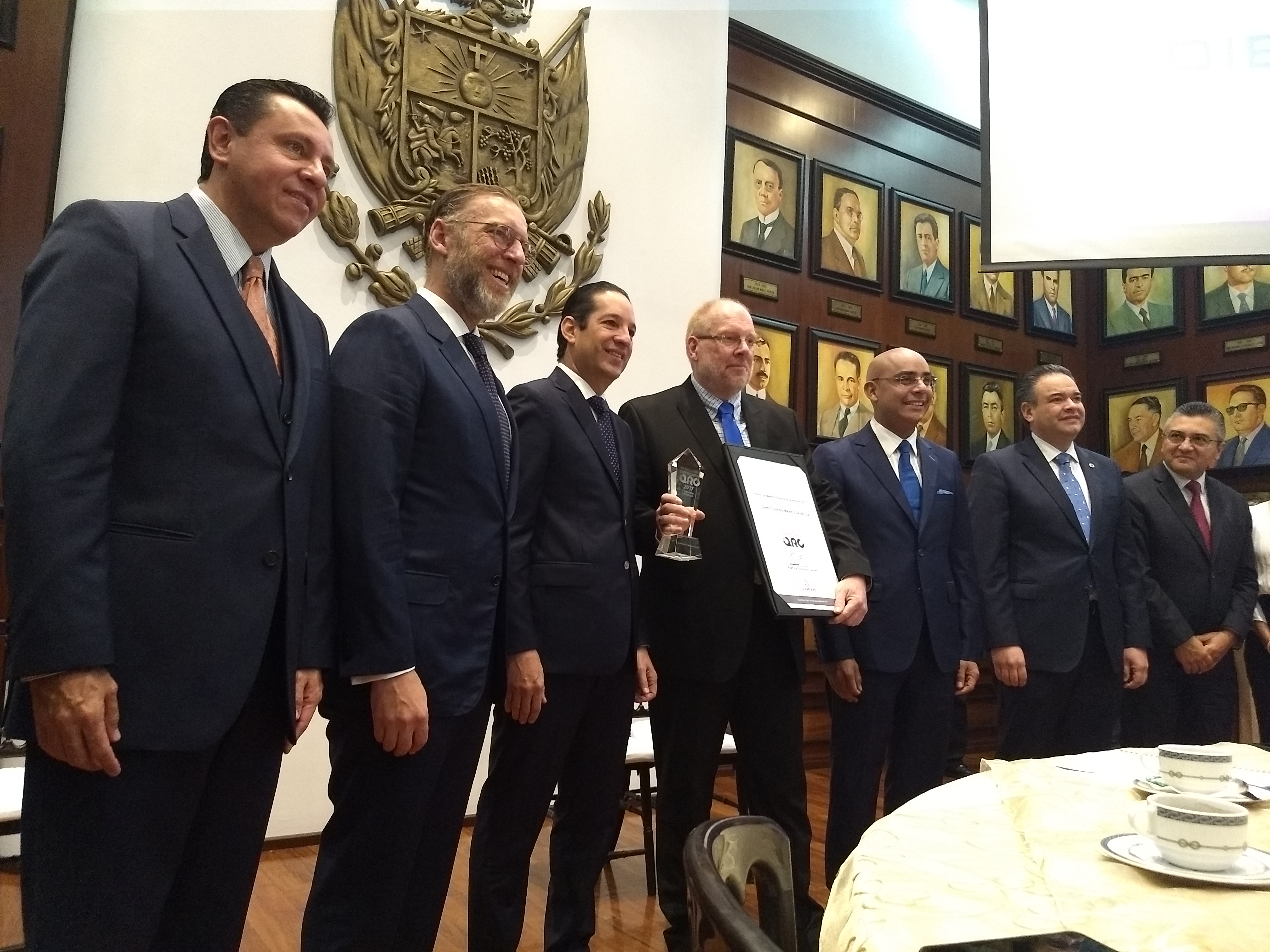  Gobierno de Querétaro reconoce a tres industrias con el “Premio al Mérito Empresarial 2017”