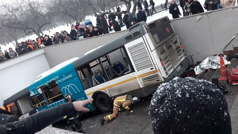  Mueren al menos 5 peatones tras ser arrollados por autobús en Moscú