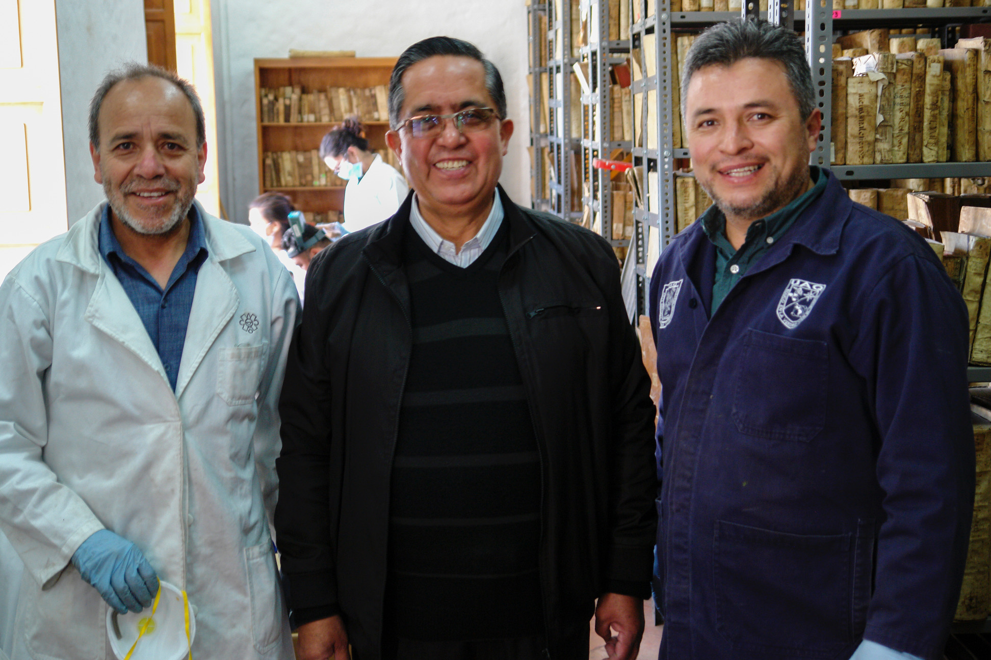  Restauran biblioteca en Ecuador académicos de Bellas Artes de la UAQ