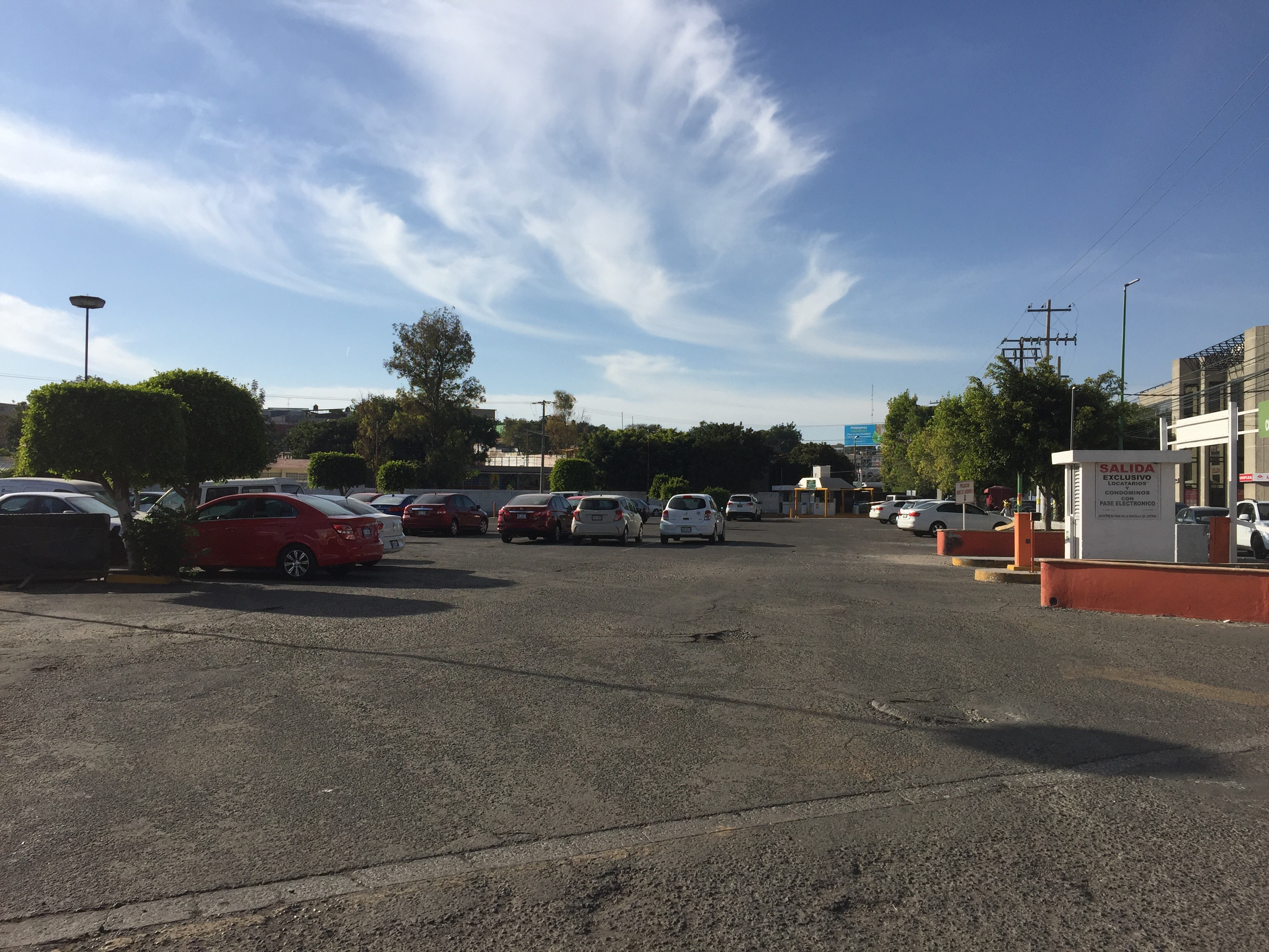  Empresa deberá devolver a locatarios estacionamiento en Plaza de las Américas: Apoderado