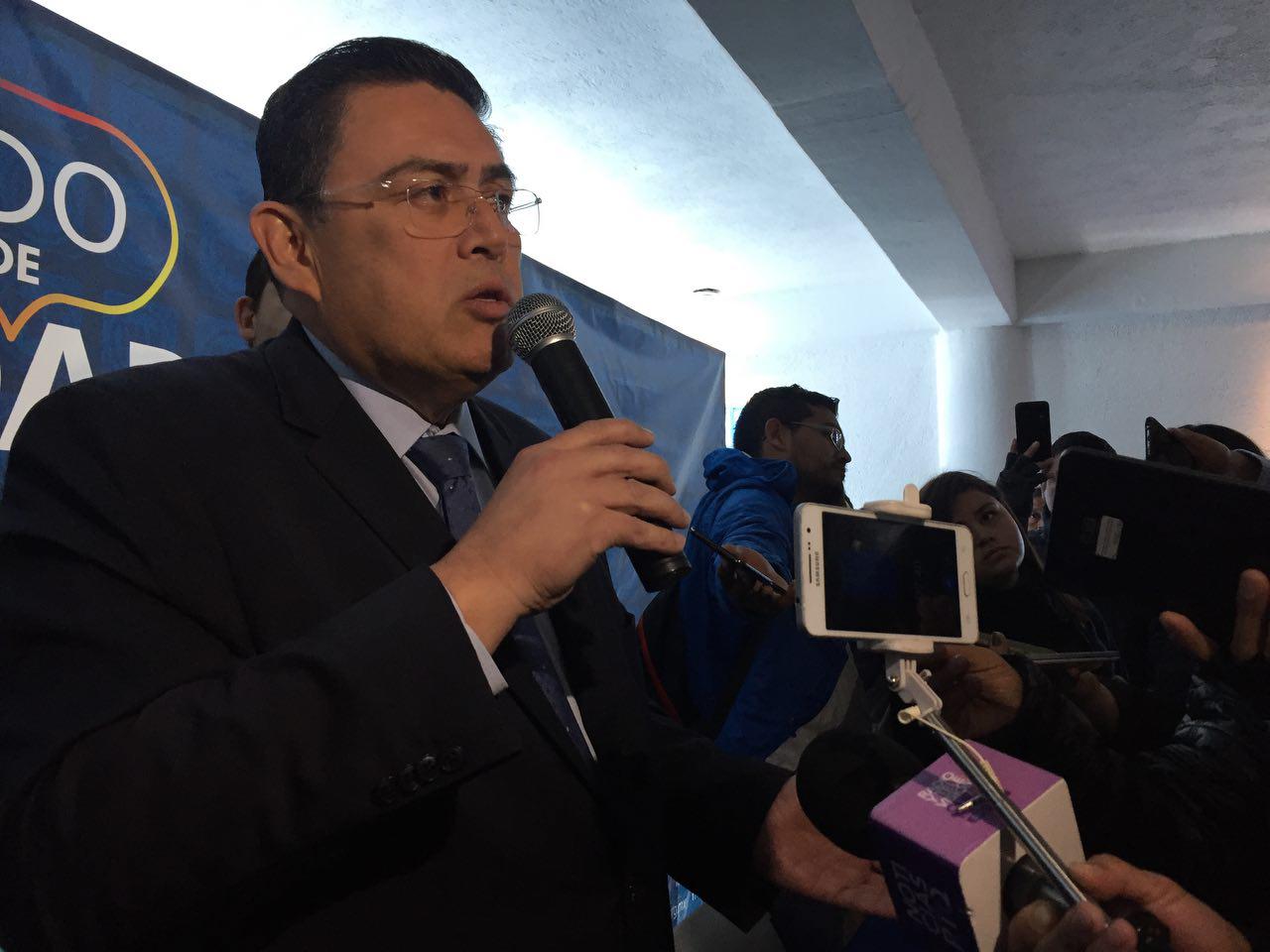  Que el PRI mande a Calzada como candidato al Senado, reta Armando Rivera