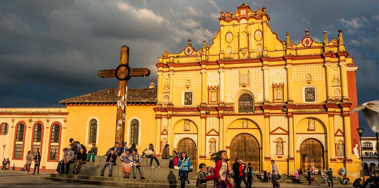  Simpatizantes conmemoran 24 años de alzamiento indígena en sureste de México