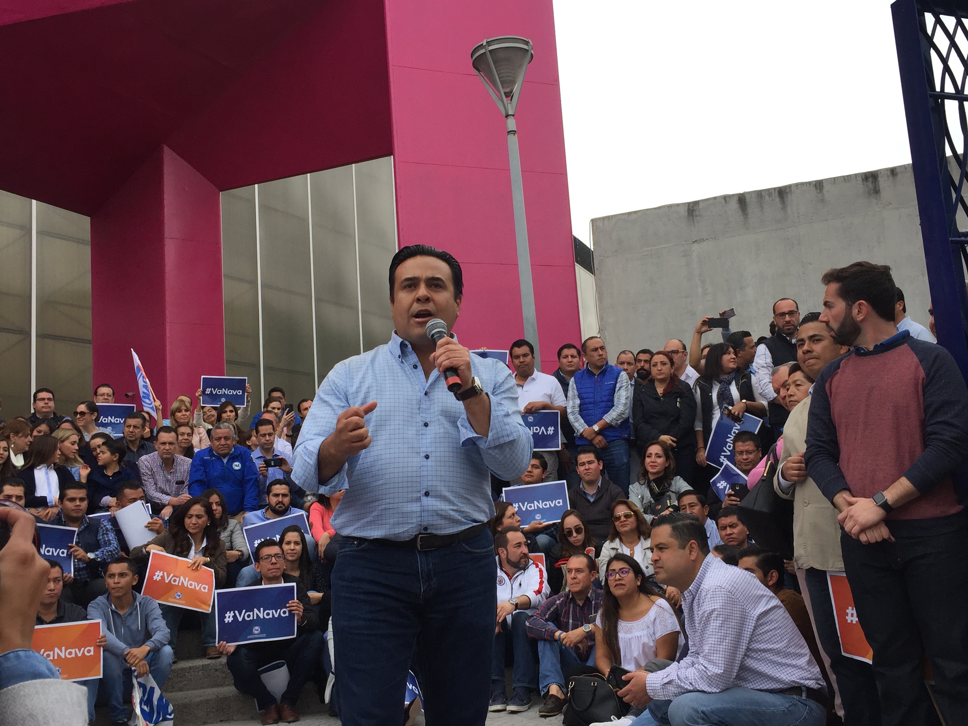  Luis Bernardo Nava recibe constancia como precandidato del PAN a la alcaldía de Querétaro