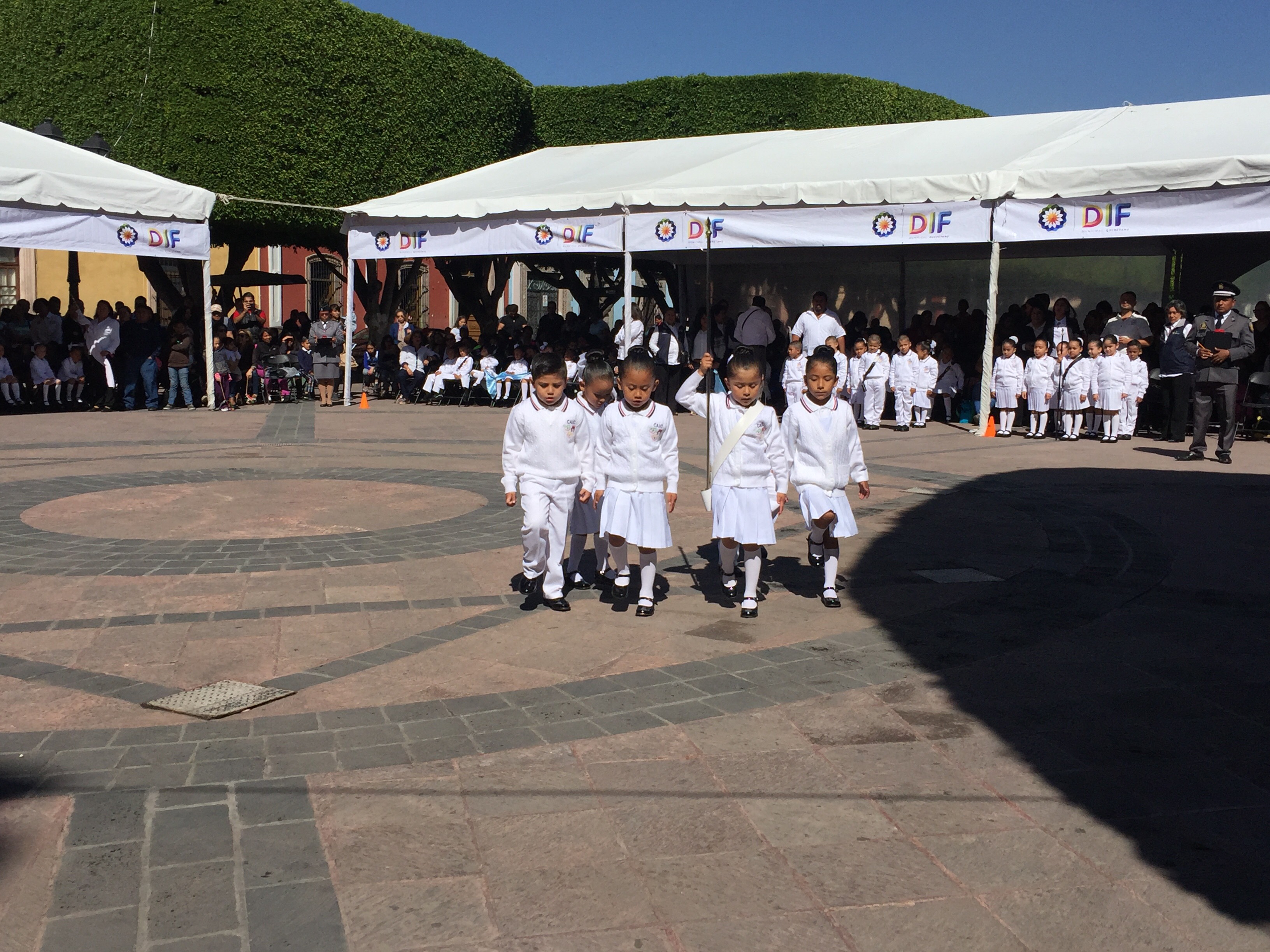  Escoltas infantiles conmemoran a la bandera en el Centro Histórico de Querétaro