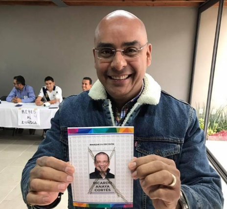  Marcos Aguilar entrega su voto a Anaya en la carrera por la candidatura presidencial