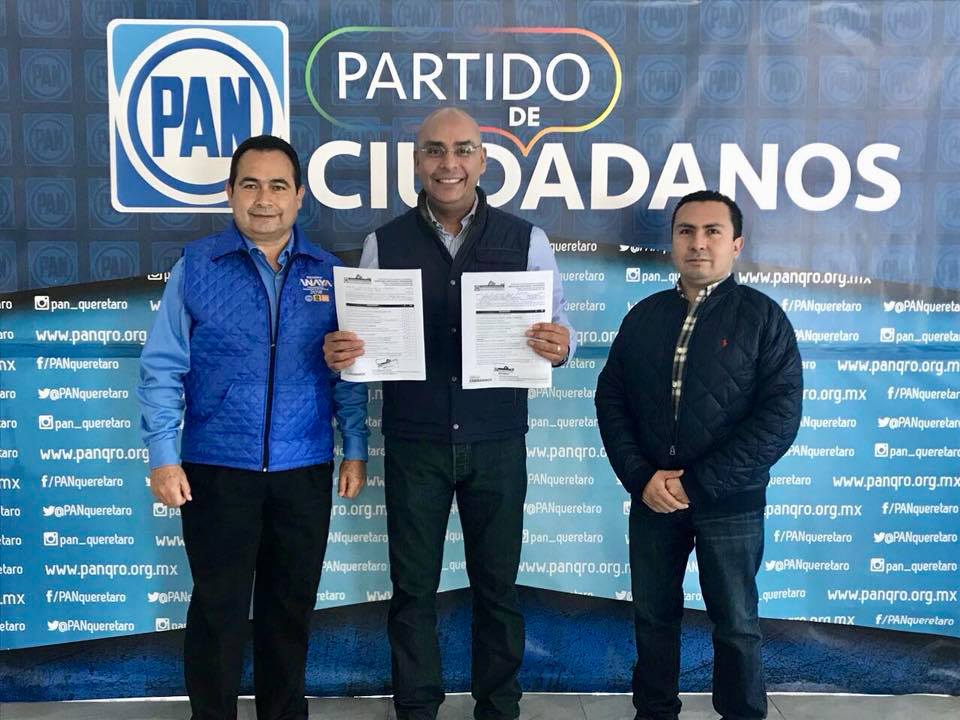  Marcos Aguilar se registra ante el PAN como precandidato tanto a la alcaldía como al Senado