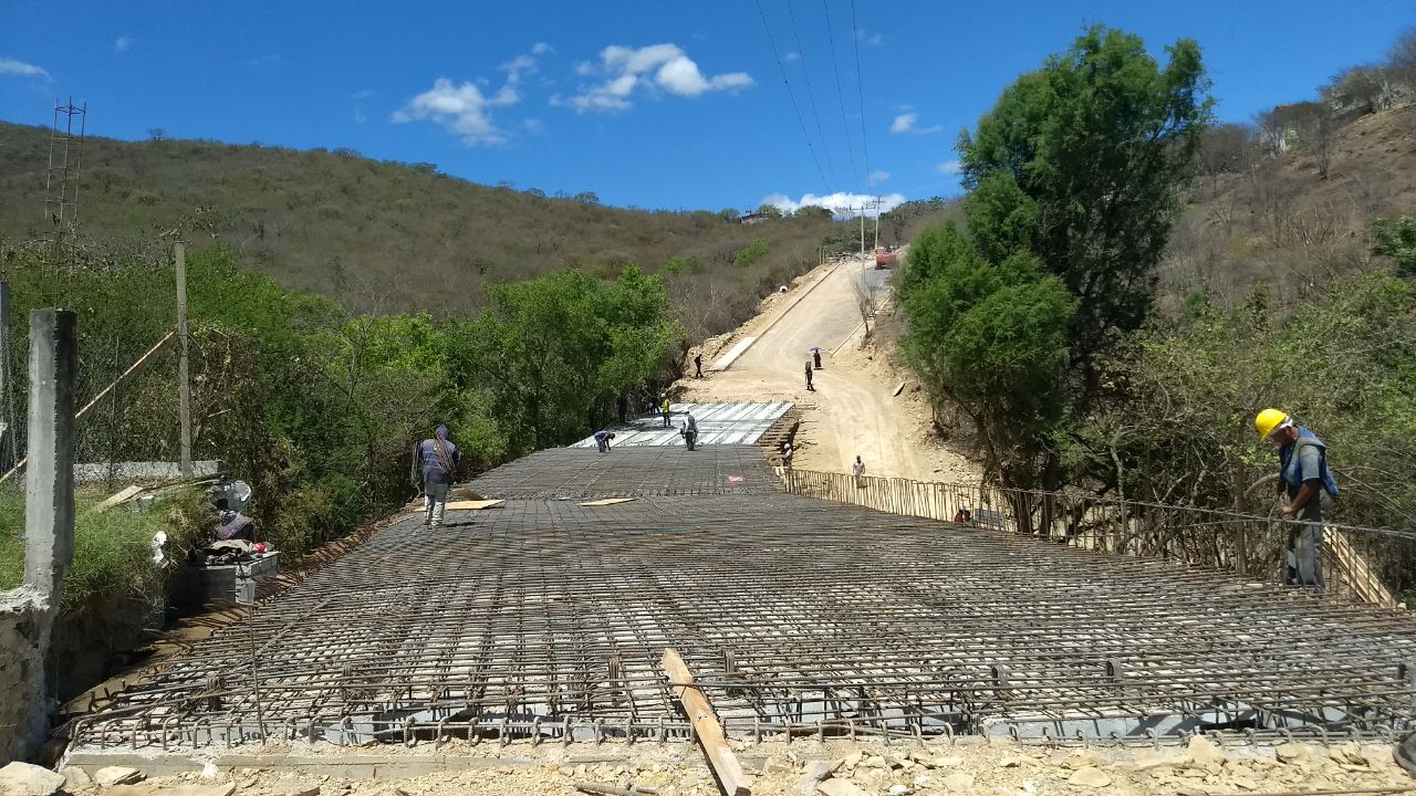  Obra en puente de Jalpan de Serra tiene avance de 80 por ciento