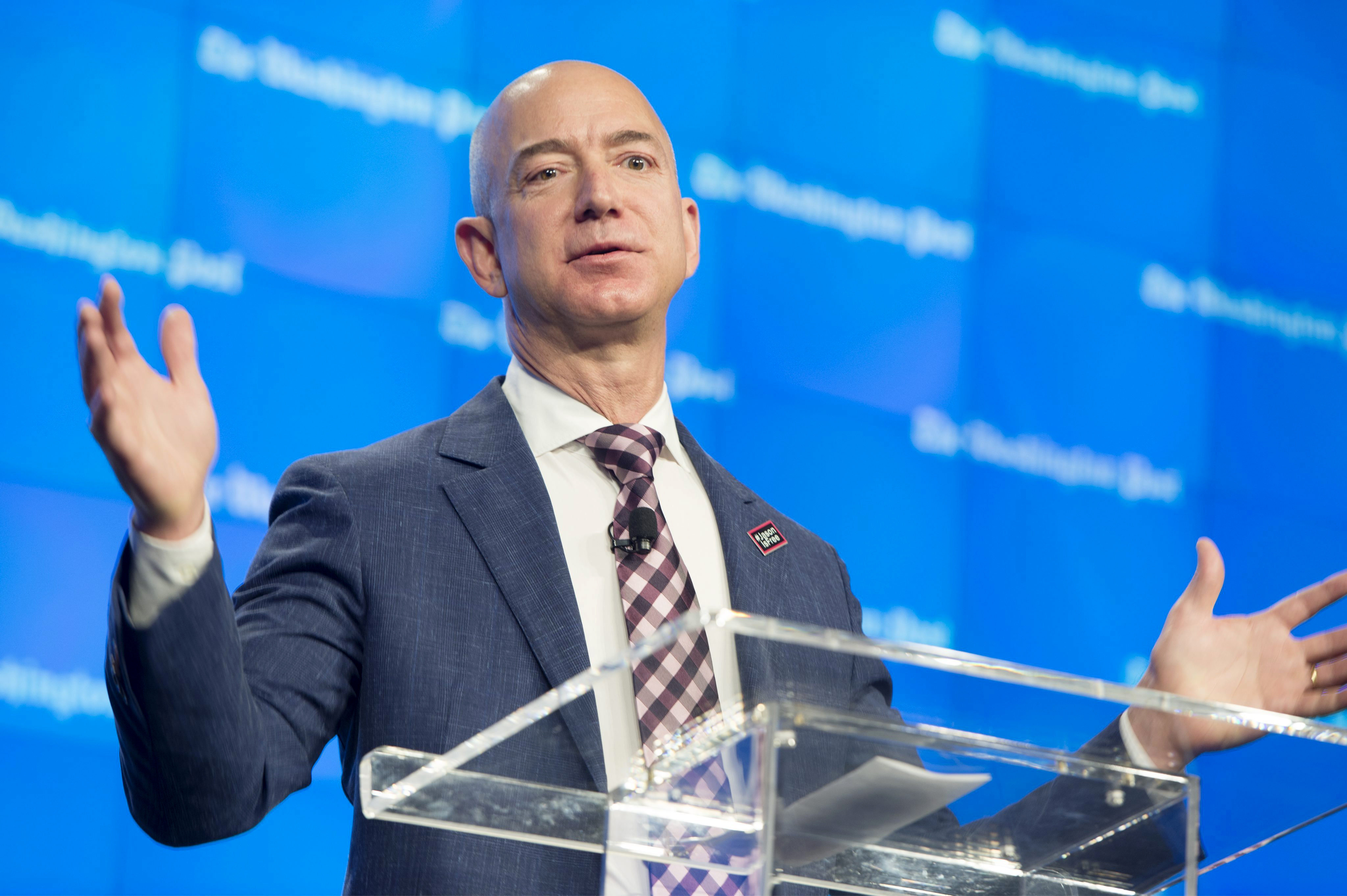  Jeff Bezos se estrena como el hombre mA?s rico del mundo y pulveriza rA�cords