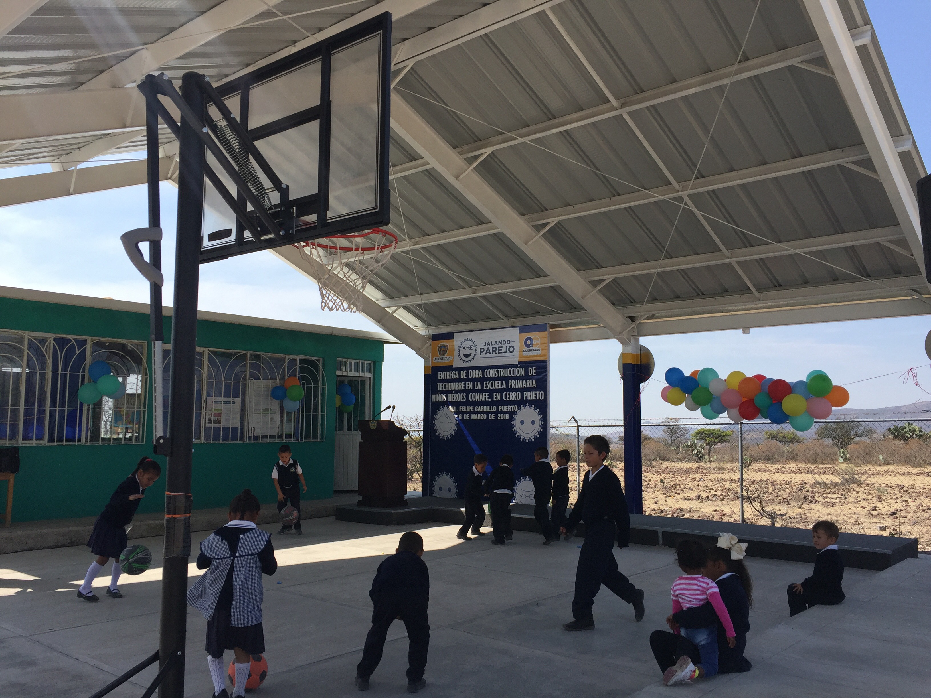  Municipio de Querétaro entrega tres cubiertas tipo techumbre en escuelas de educación básica