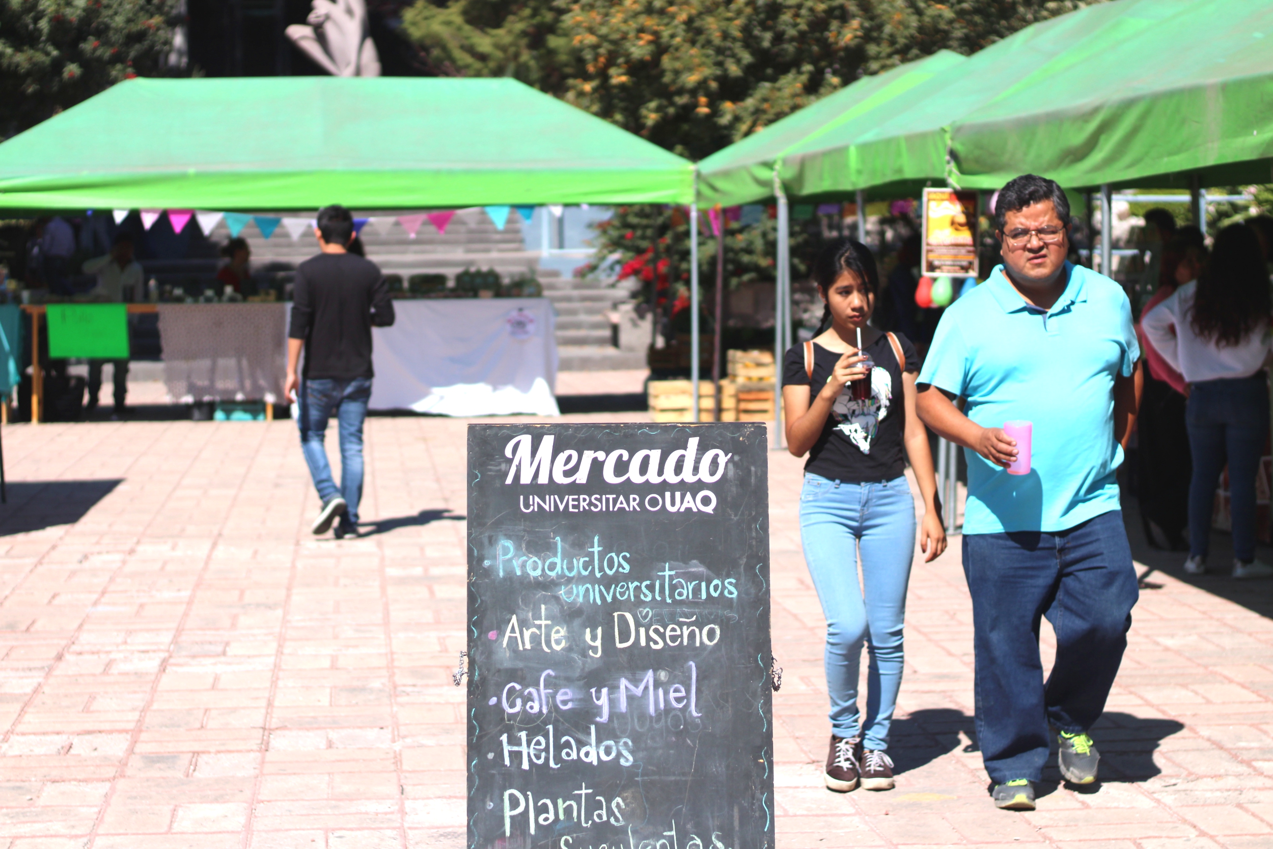  Celebra “Mercado Universitario” UAQ su 4A? aniversario