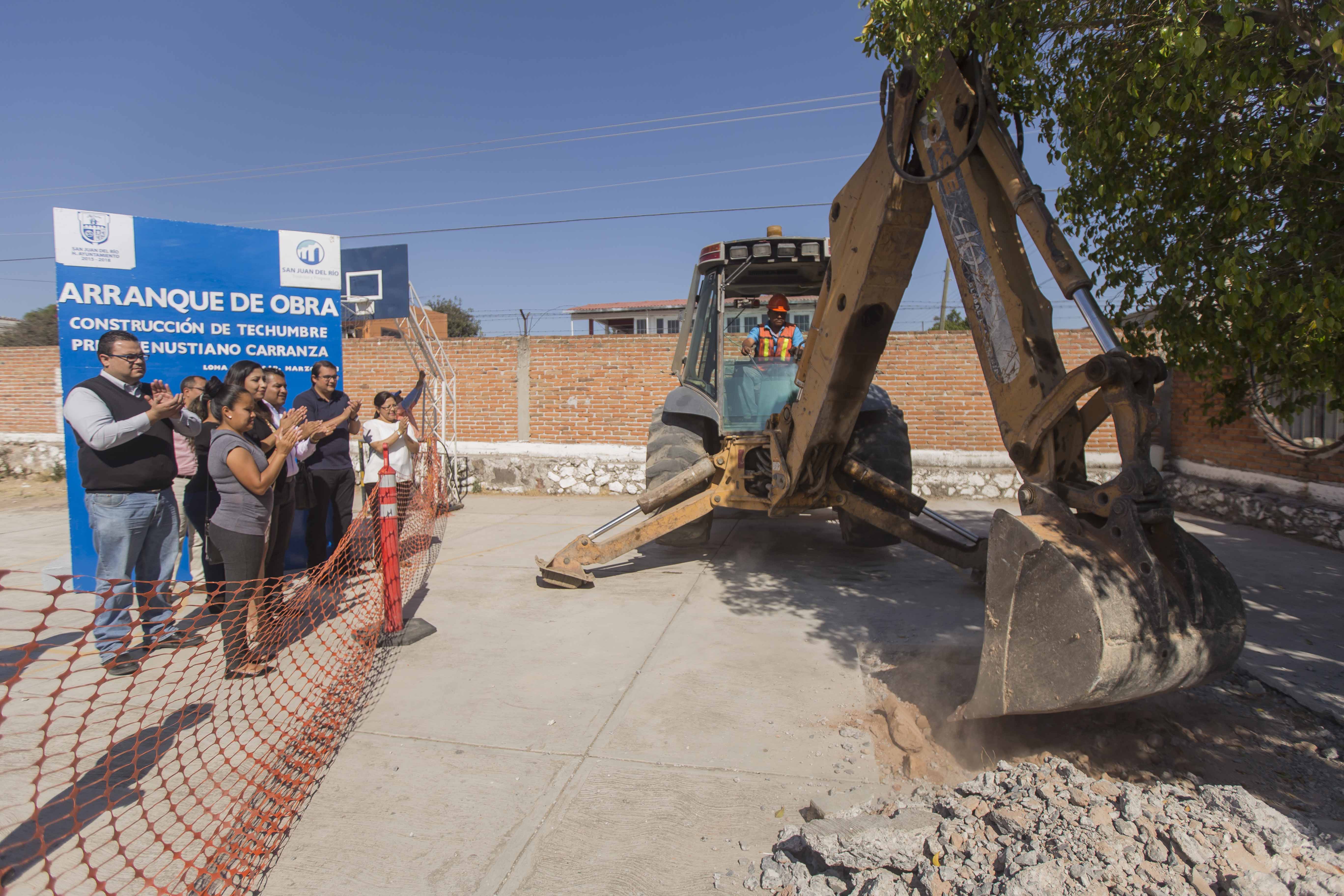  Invierte San Juan del RA�o 3.1 mdp en infraestructura vial y educativa para Loma Linda