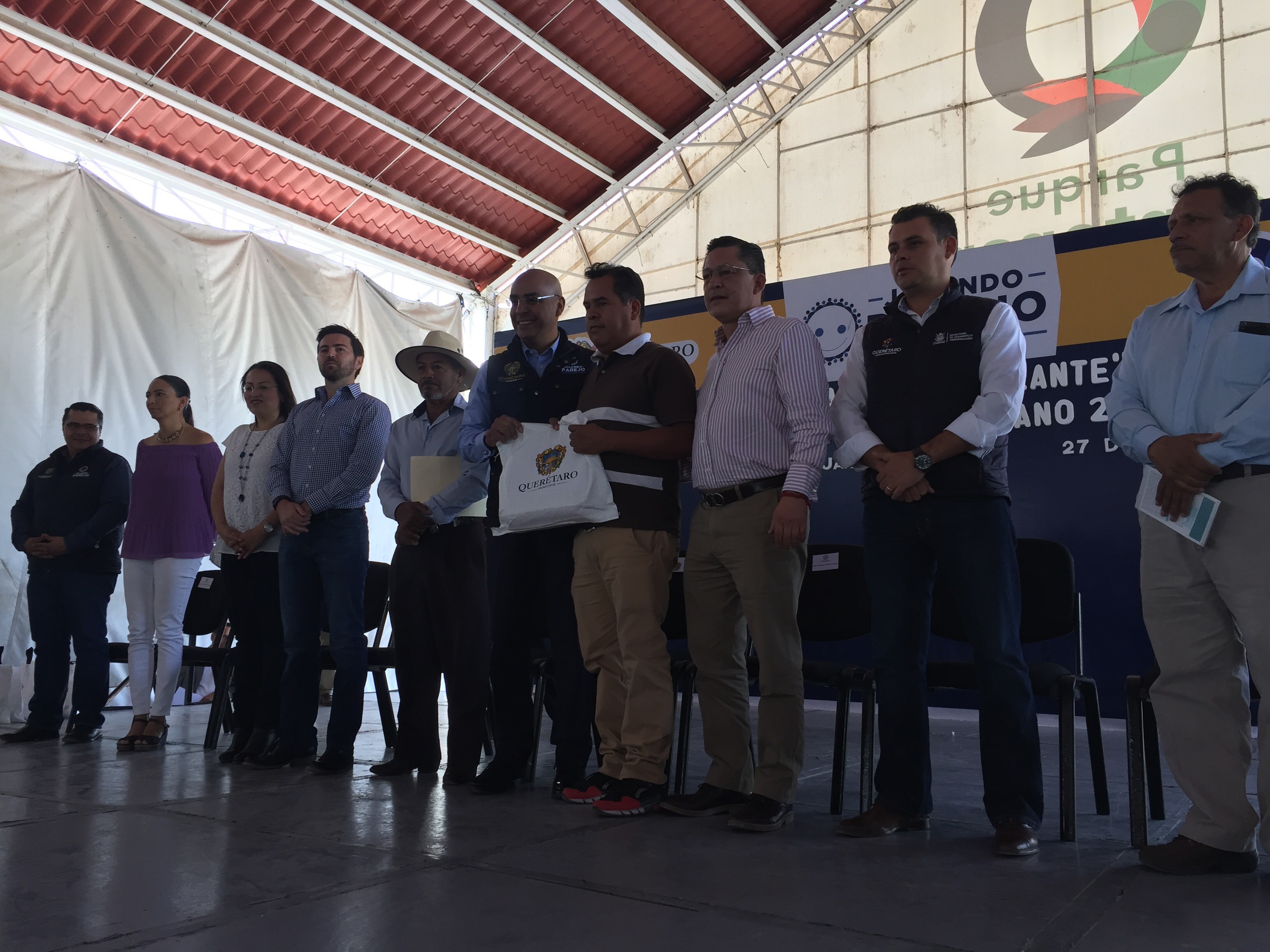 Municipio de QuerA�taro entrega maA�z y fertilizantes a campesinos