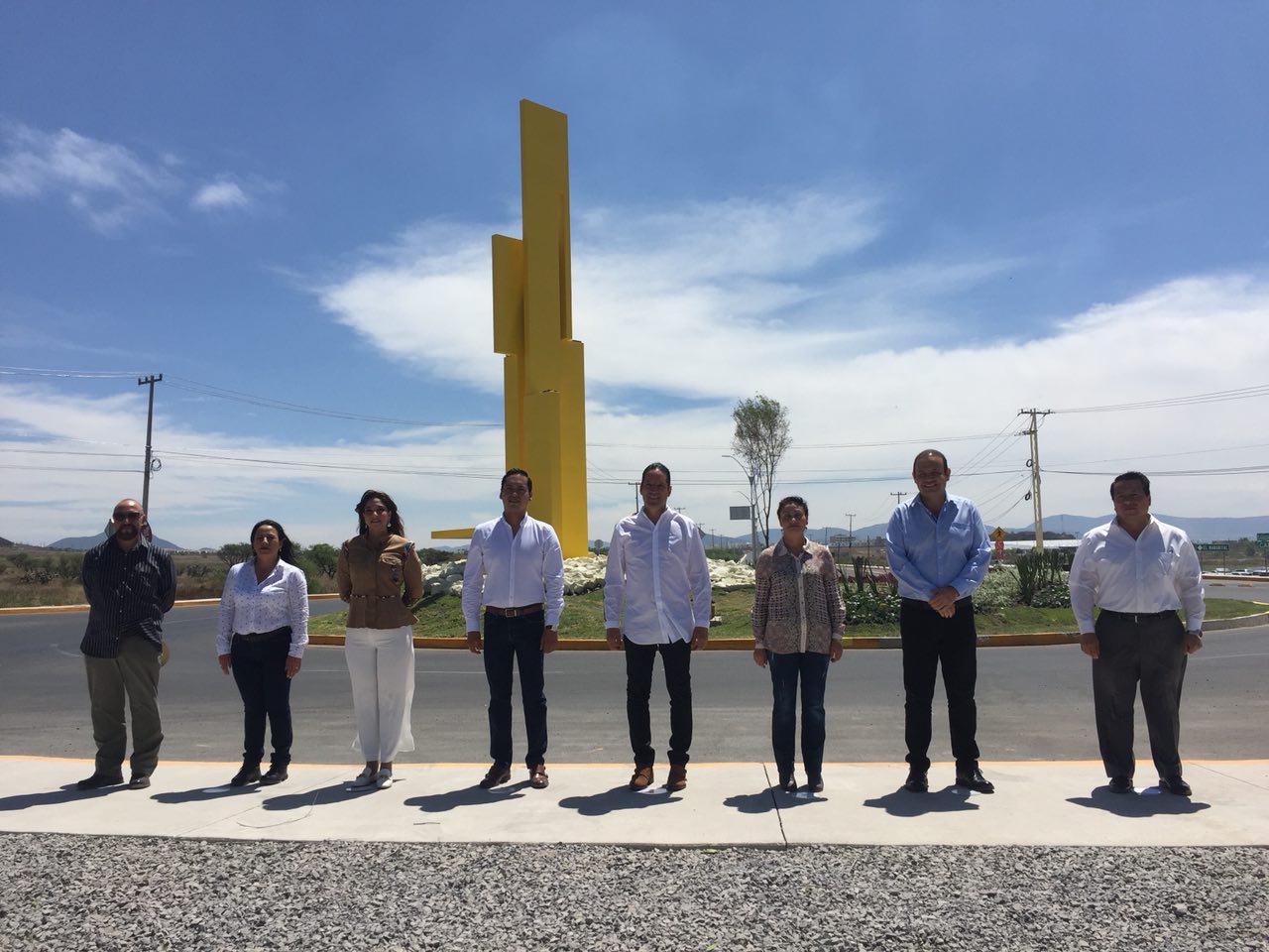  Con inversiA?n de 400 mdp, entrega Pancho DomA�nguez nuevo boulevard Corregidora-Huimilpan