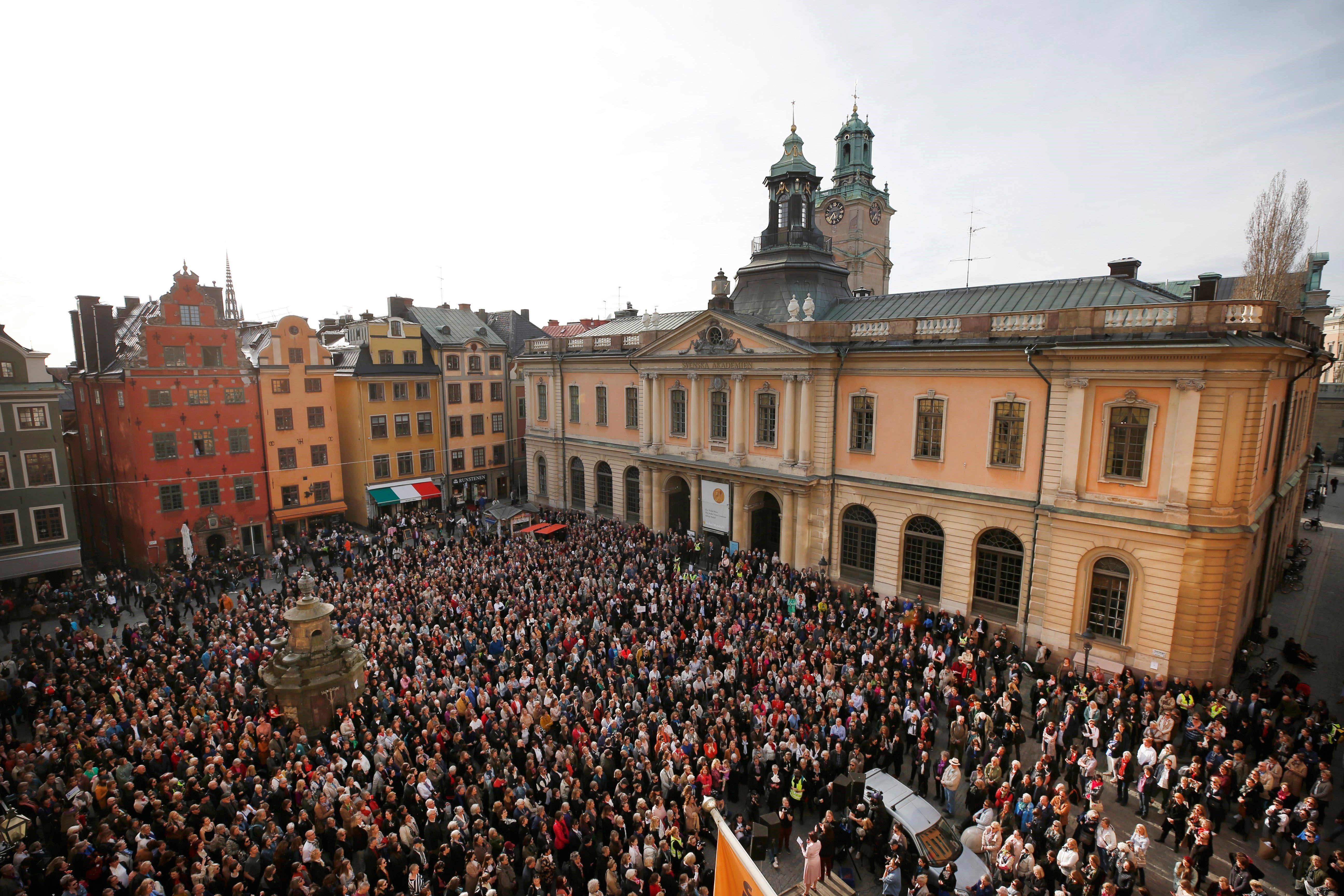  La Academia Sueca anuncia reformas tras escándalos de abuso y filtraciones