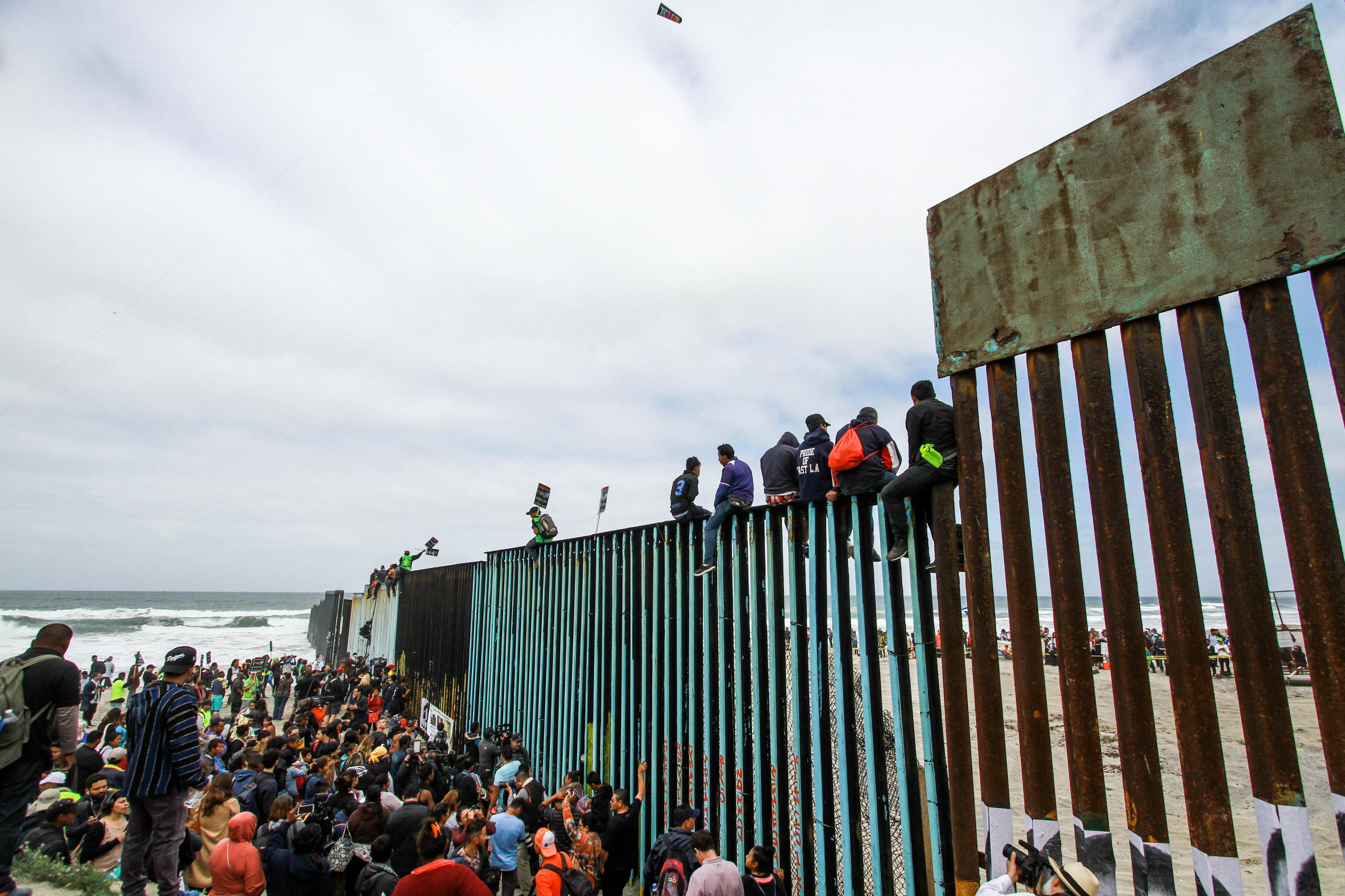  Activistas estadounidenses llegan a la frontera para apoyar a la caravana migrante