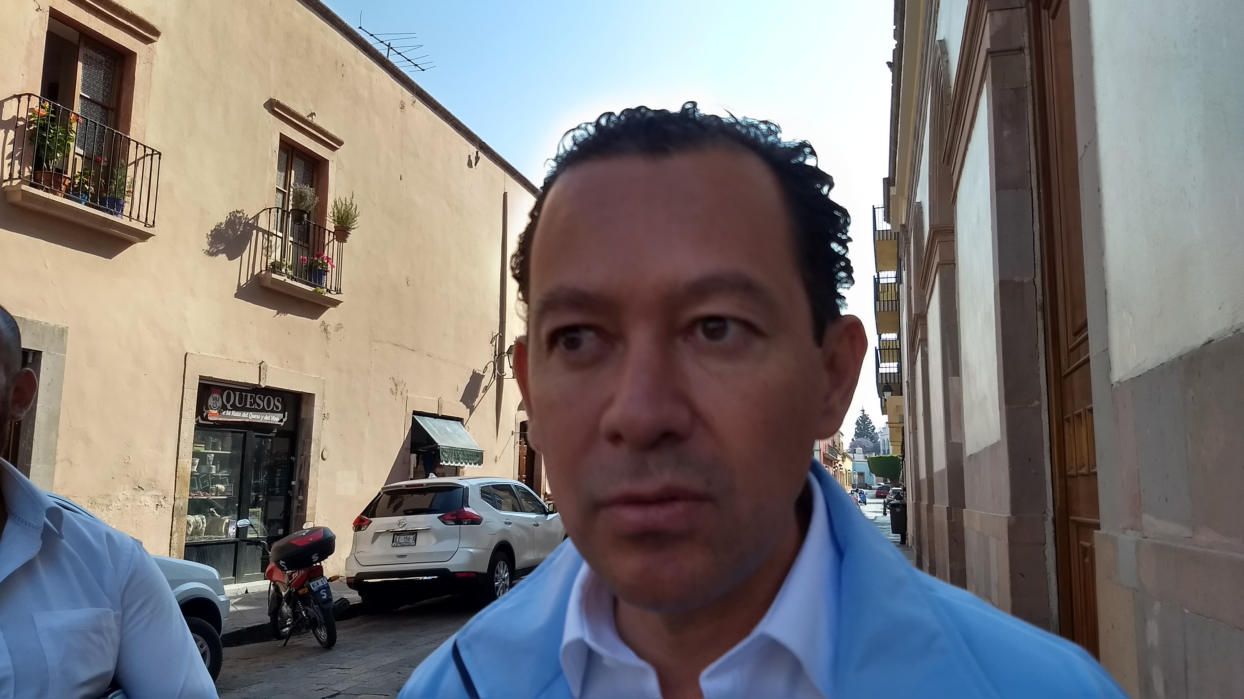  Alejandro Cano promete gestionar recursos para el tercer distrito