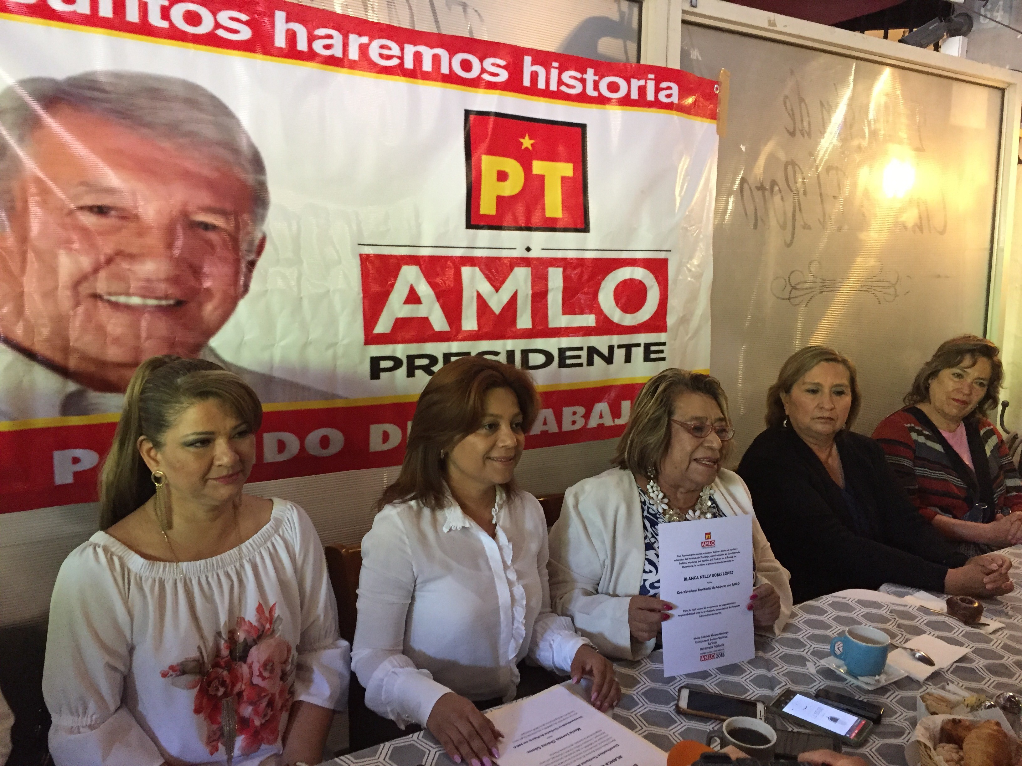  Mujeres de Corregidora renuncian al PRI y se suman al proyecto de AMLO