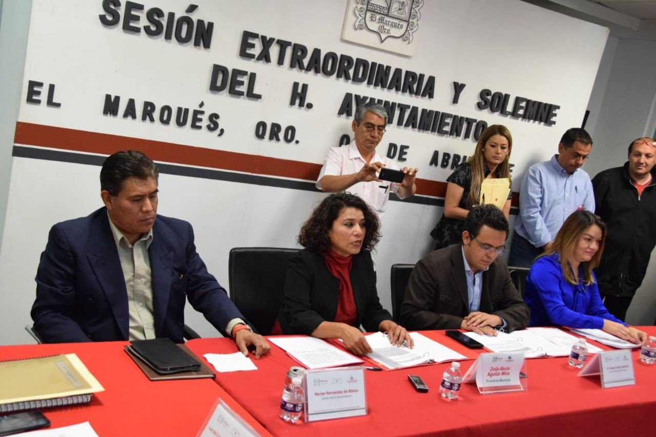  Zoila Aguilar rinde protesta como alcaldesa interina de El MarquA�s
