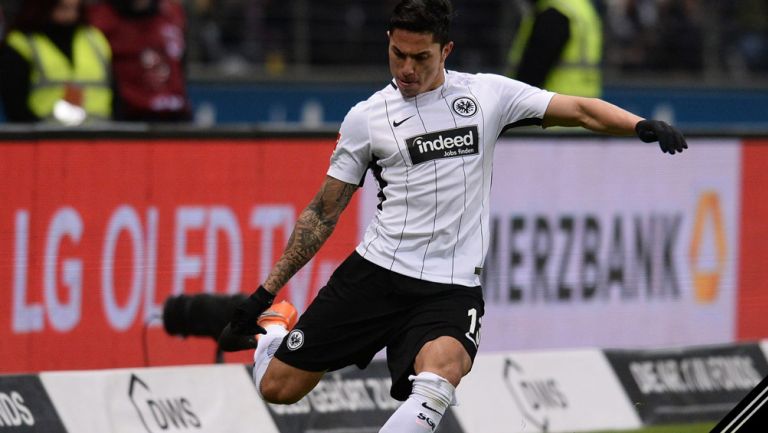  Chivas vende a Carlos Salcedo por 5 mde al Eintracht Frankfurt de la Bundesliga