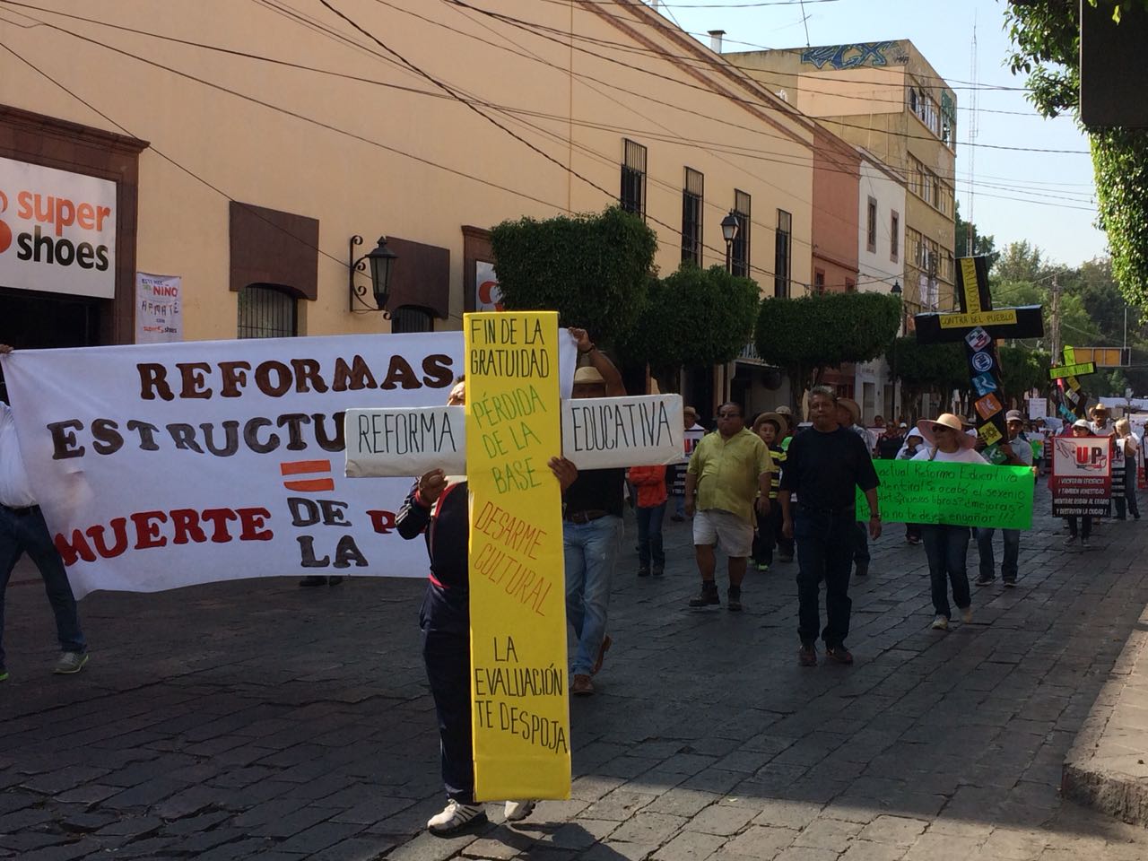  Marchan organizaciones civiles por calles del Centro Histórico con motivo del Día del Trabajo