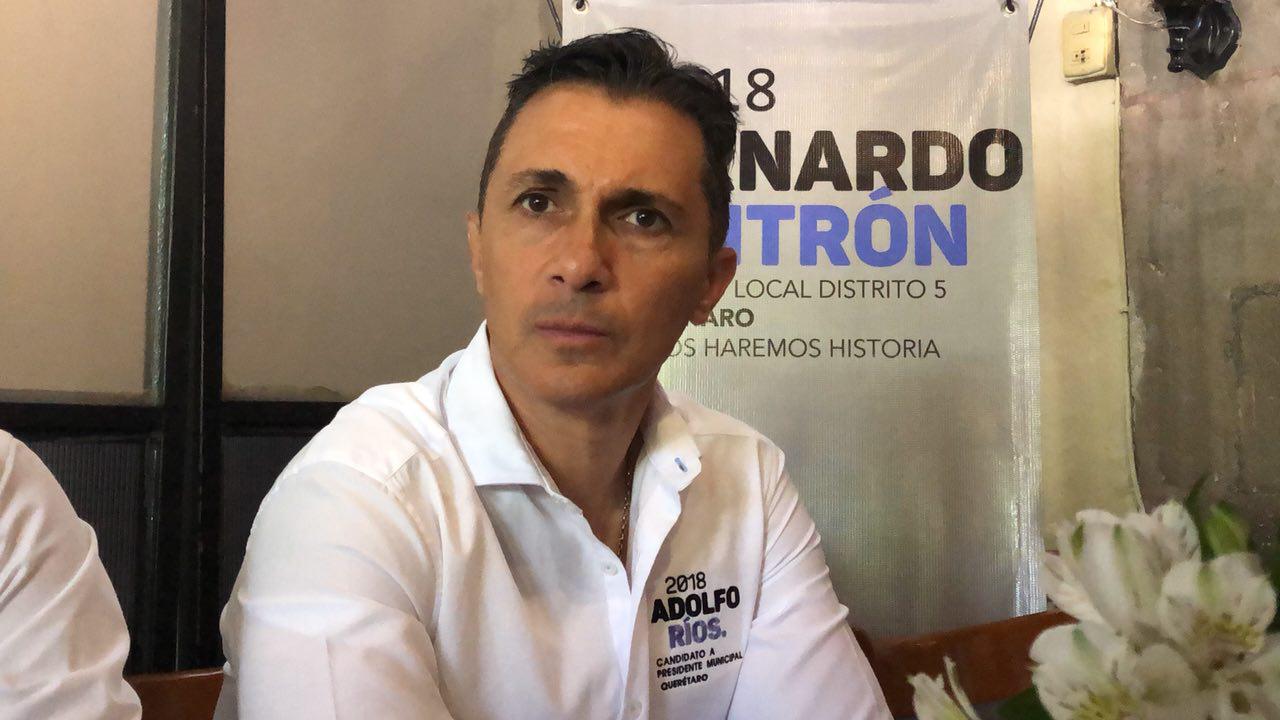  Más de medio millón de pesos cobró Adolfo Ríos a El Marqués por dar pláticas motivacionales