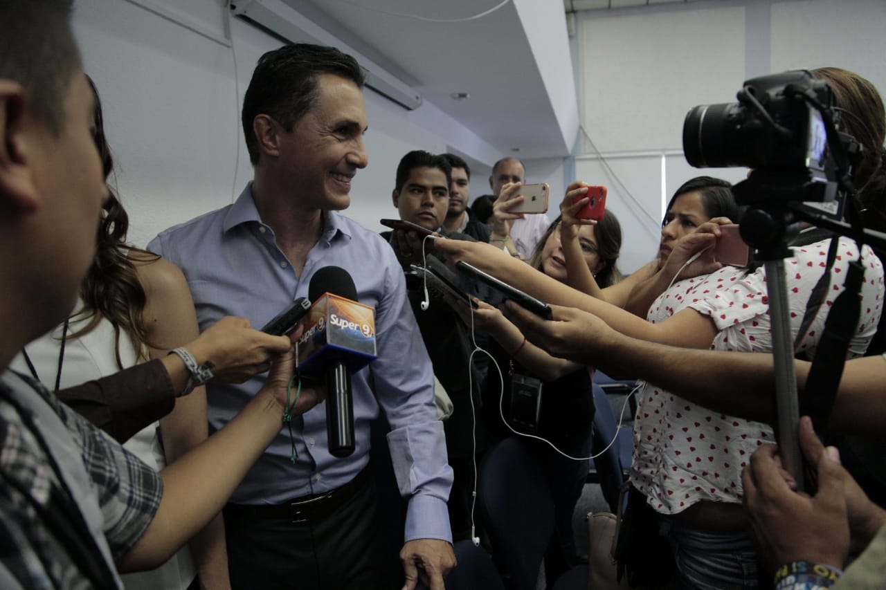  Adolfo Ríos no necesita pactos firmados para apoyar a la UAQ