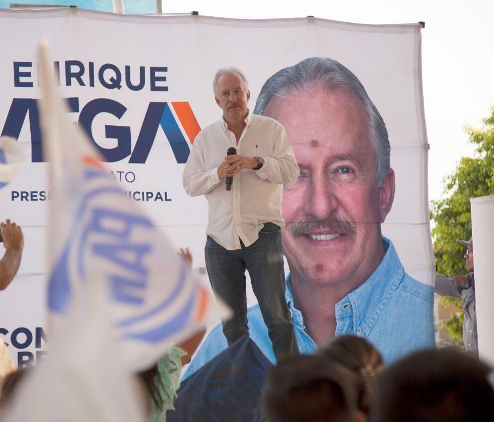  Actividades de campaña impiden a Enrique Vega asistir a debate en la UAQ