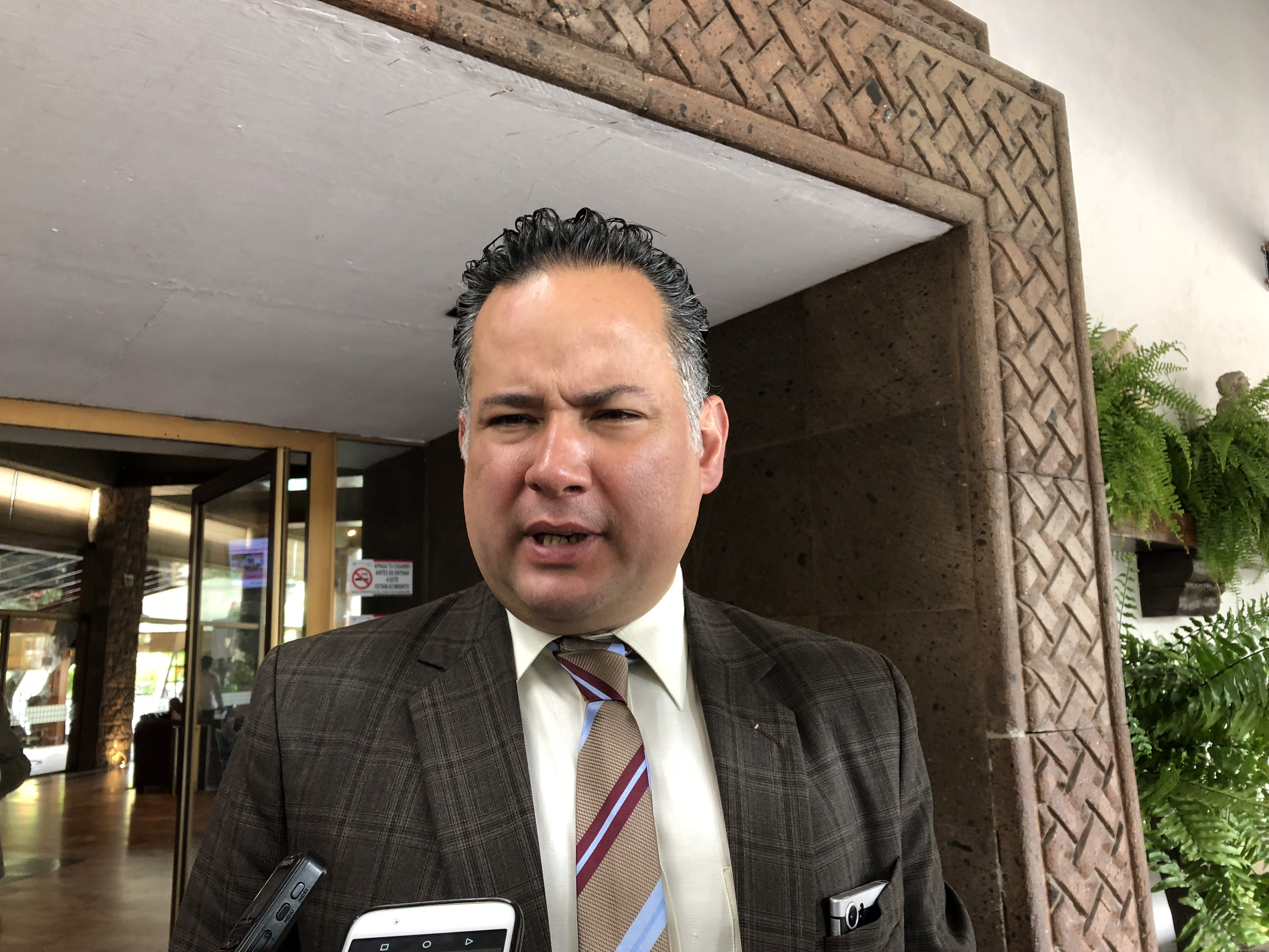  Santiago Nieto no va por la gubernatura de Querétaro; confirma que seguirá en la UIF