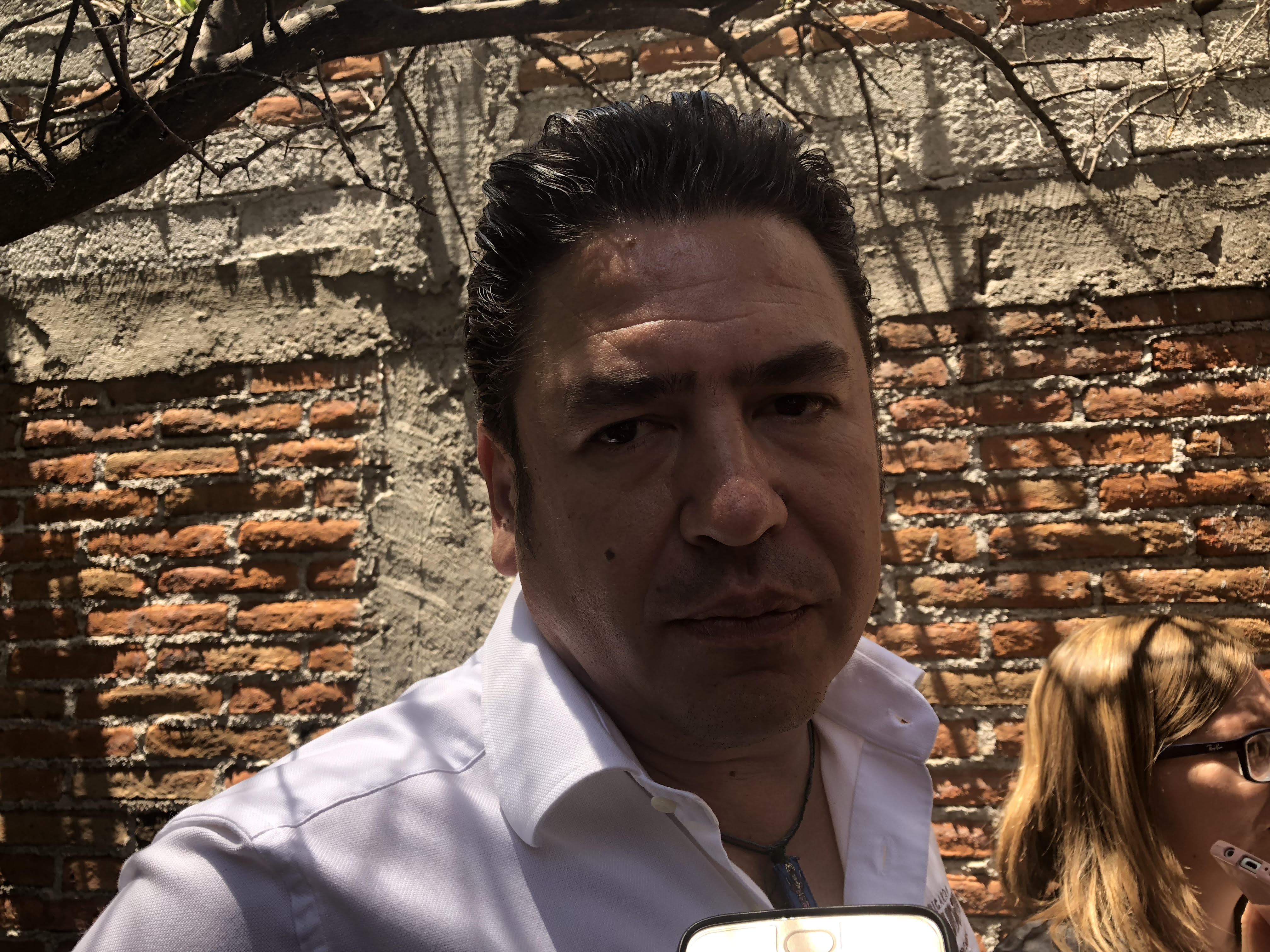  Ricardo Astudillo denuncia desaparición de lonas de su campaña electoral en Corregidora
