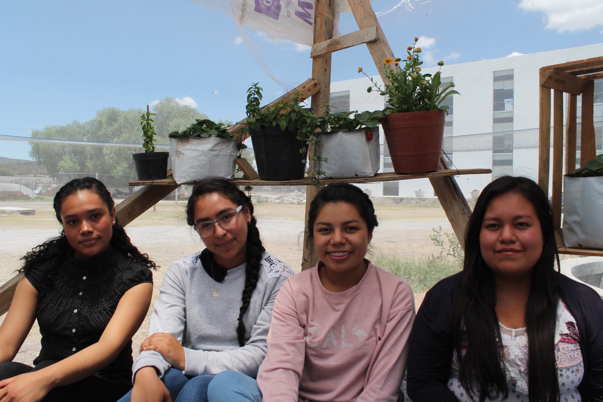  Alumnas de Amazcala recopilan leyendas  en libro “A voces contamos”