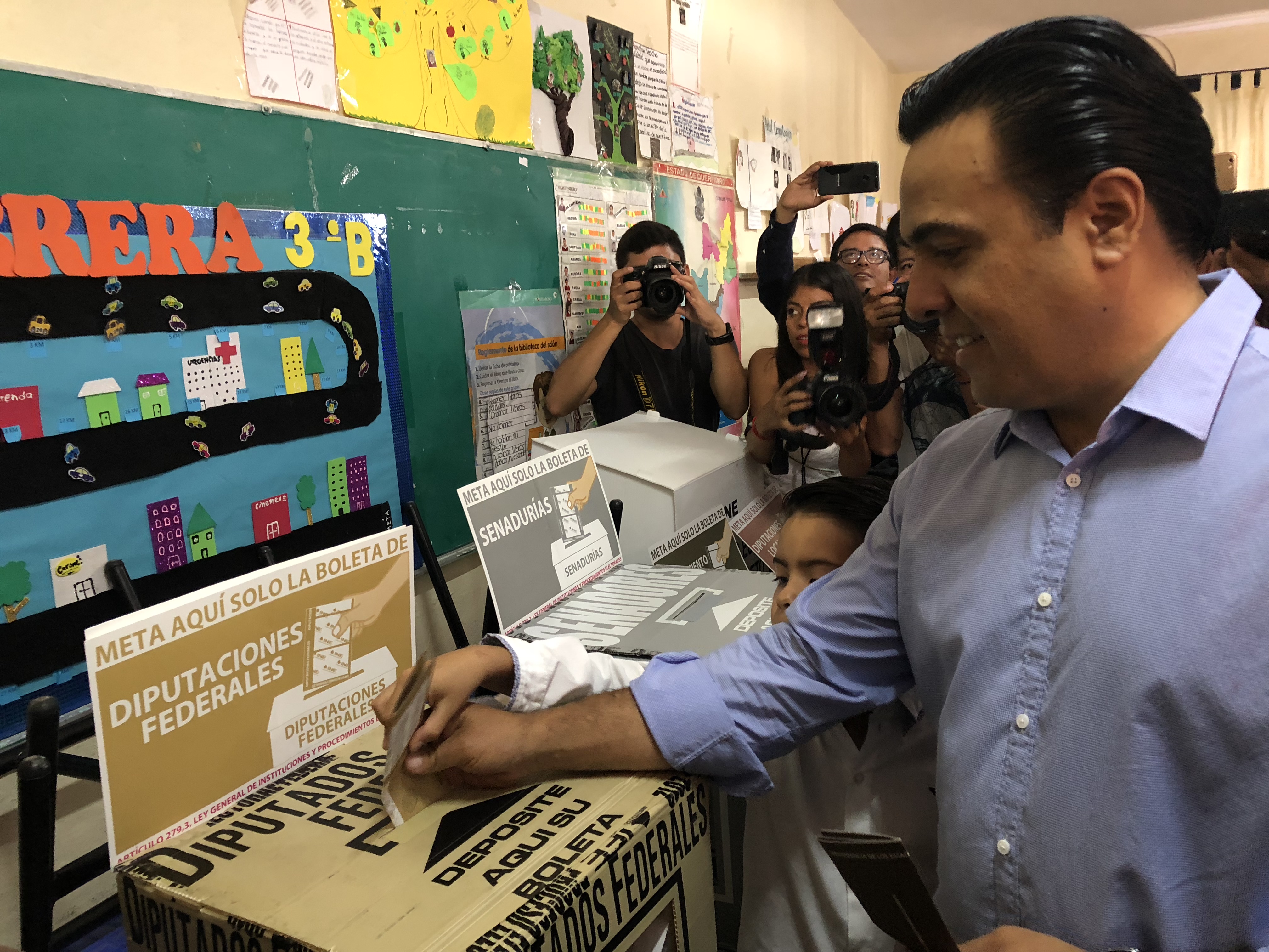  Asegura Luis Nava confiar en las instituciones electorales tras emitir su voto en Lomas del Marqués