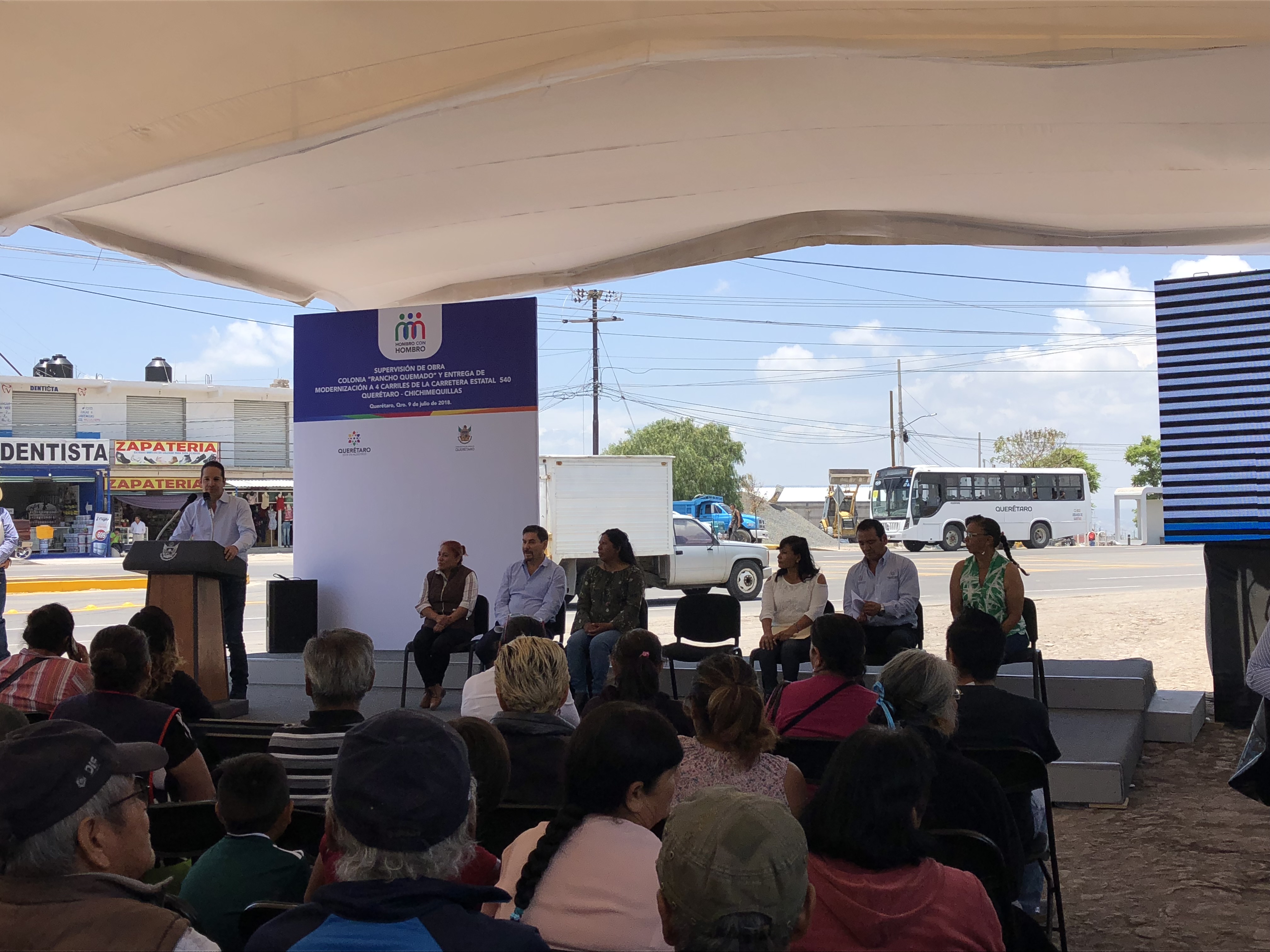  Entrega Pancho Domínguez obra de modernización en carretera a Chichimequillas