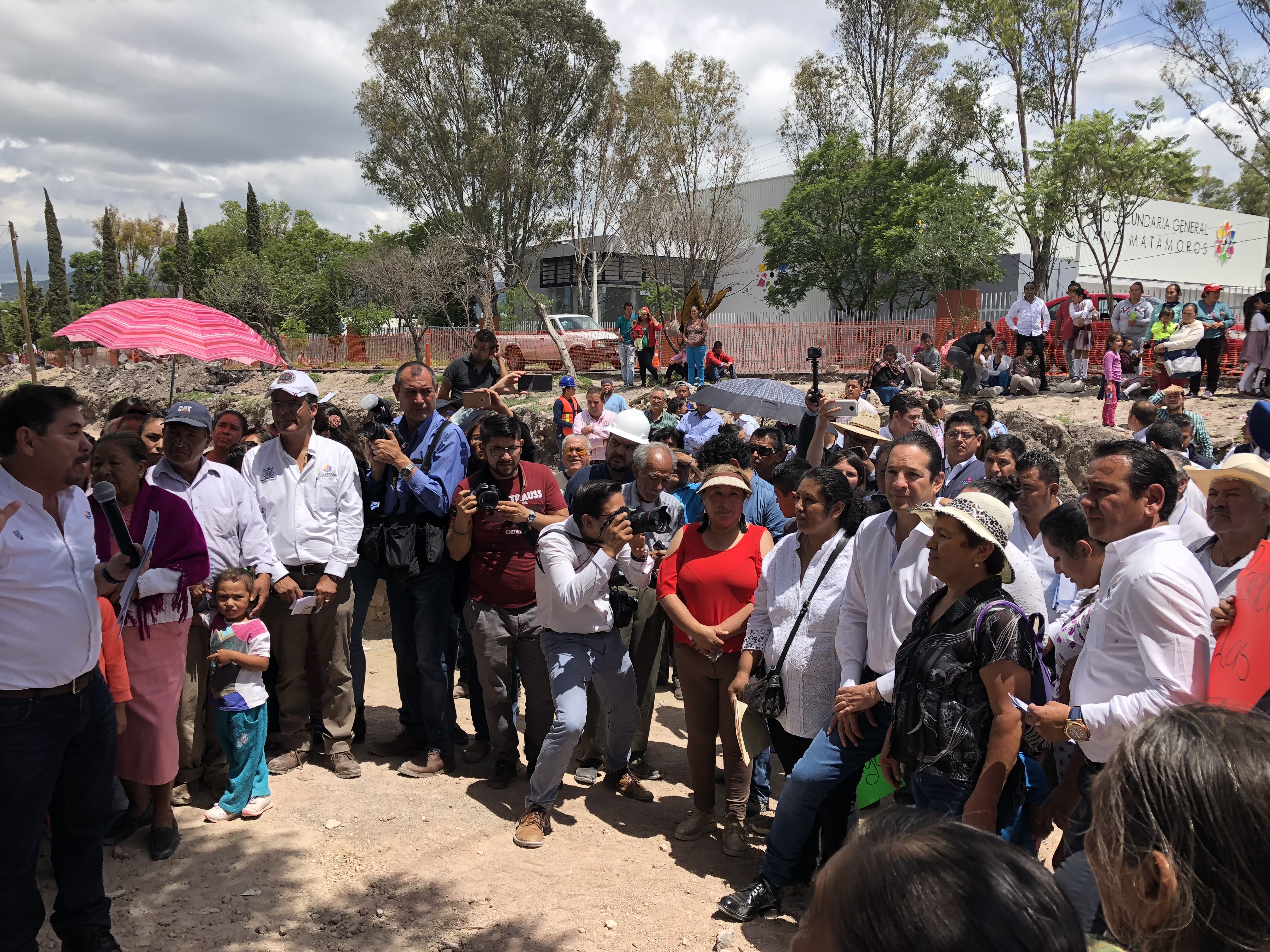  Pancho Domínguez supervisa obras en Santa Rosa Jáuregui