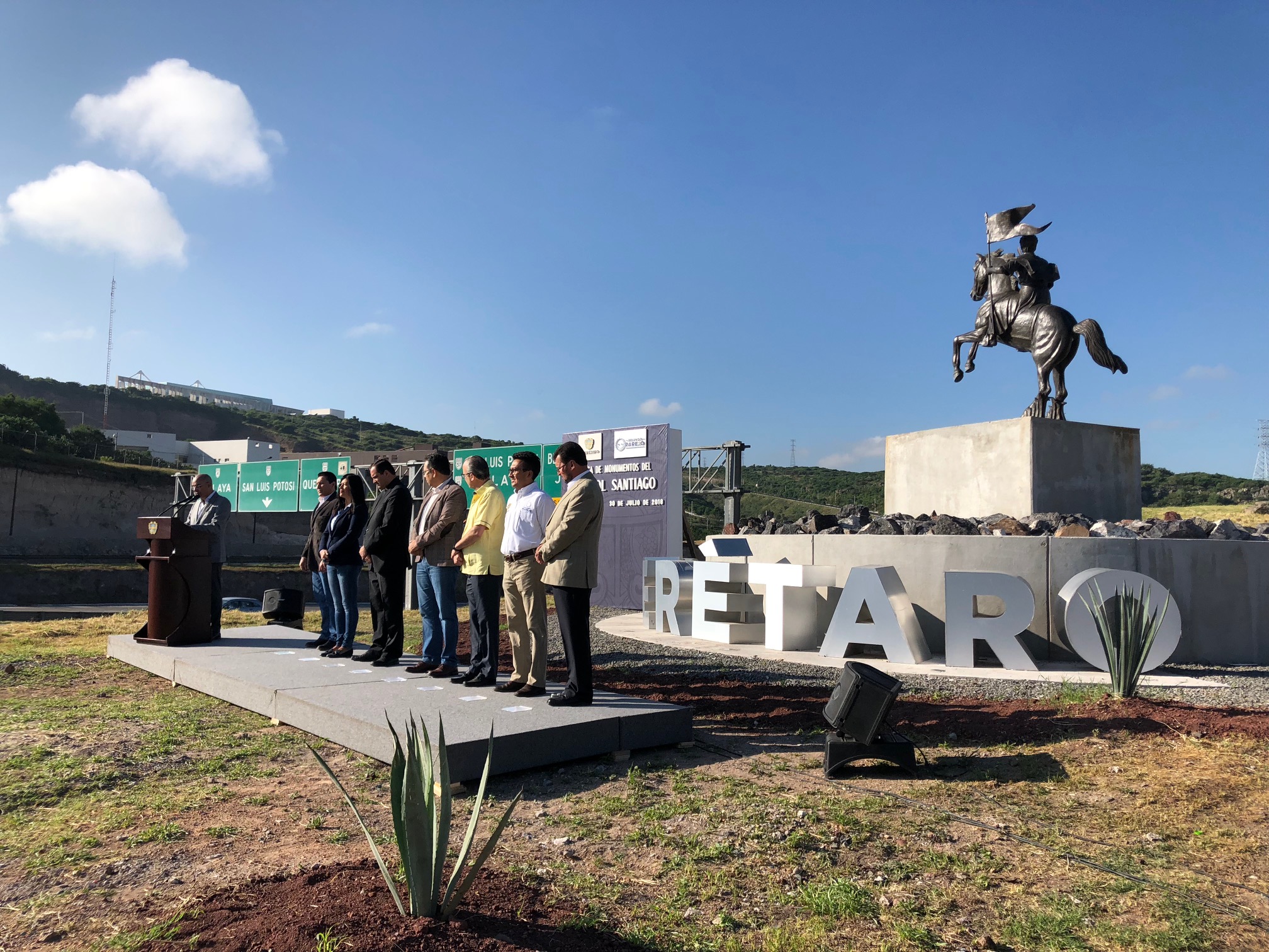  Entrega Marcos Aguilar 5 nuevos monumentos de Santiago Apóstol para la ciudad