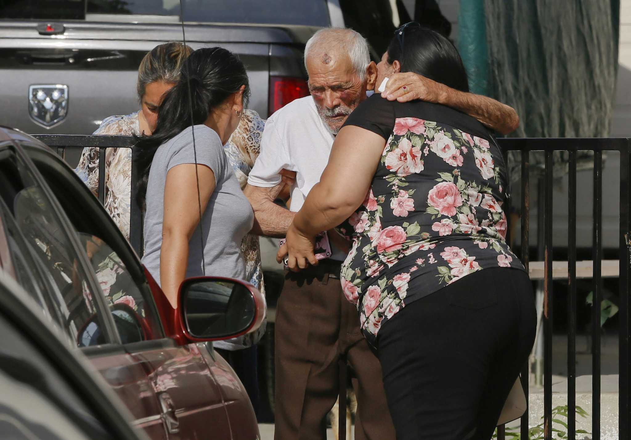  Acusan de intento de asesinato a mujer que golpeó con un ladrillo a mexicano de 91 años