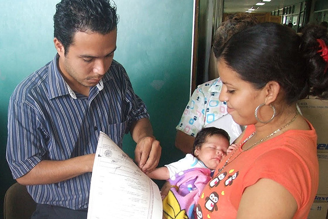  Proponen reforma para que apellido de la madre pueda ser primera opción en Querétaro