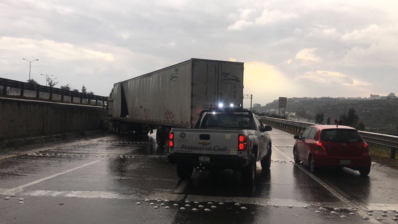  Carga vehicular en la México-Querétaro por incidente vehicular